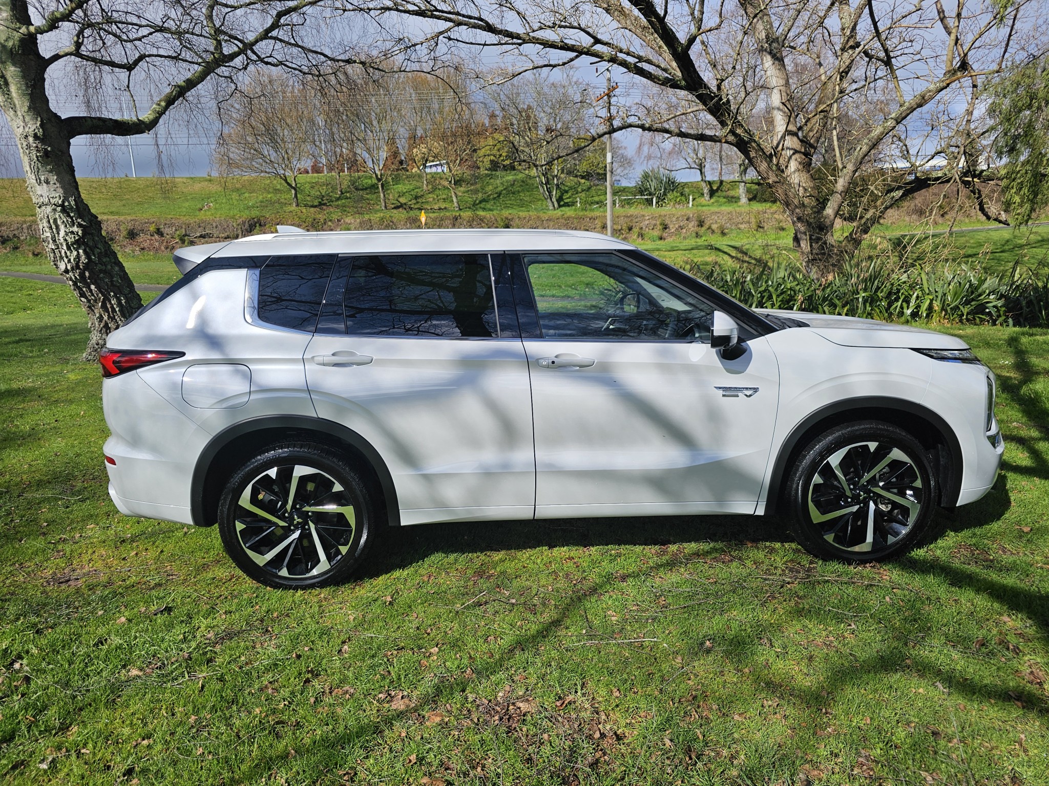 2023 Mitsubishi Outlander | VRX PHEV/4WD/AT | 24504 | 2