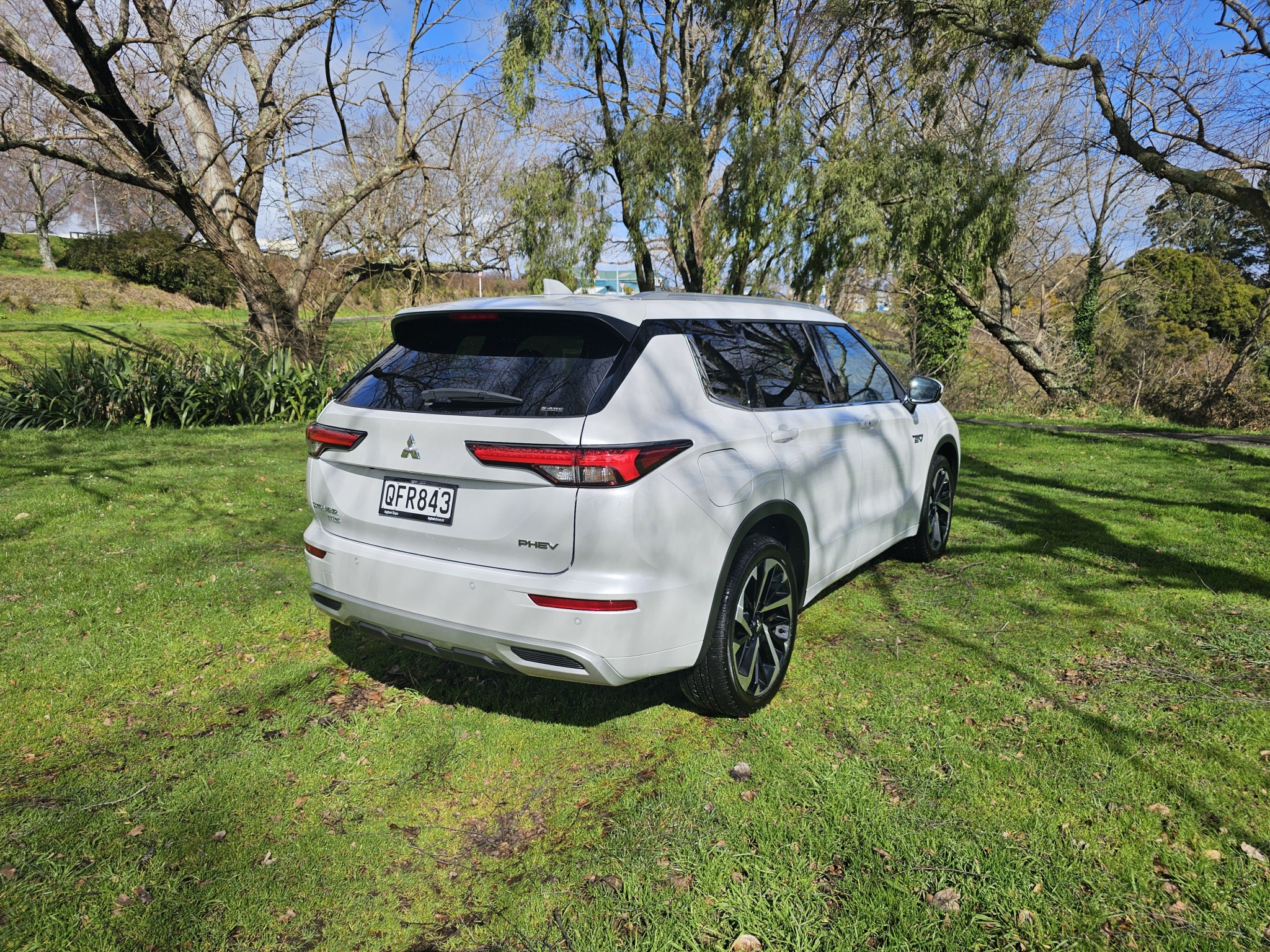 2023 Mitsubishi Outlander | VRX PHEV/4WD/AT | 24504 | 3