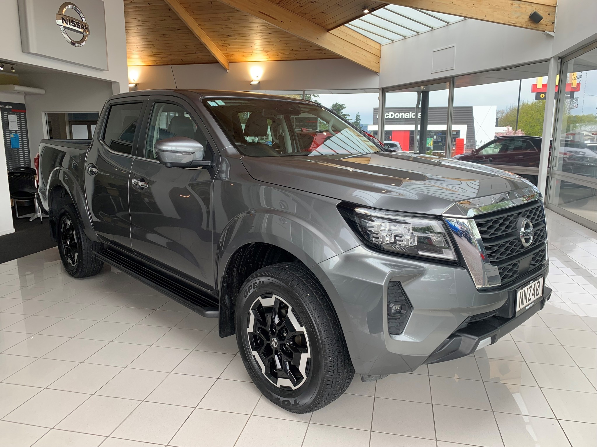 2021 Nissan Navara | ST-X 2.3D/4WD/7AT | 24525 | 1