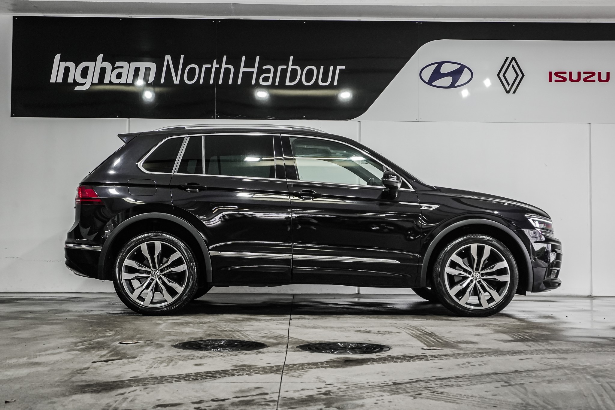 2018 Volkswagen Tiguan | TSI R-LINE 4MOTION 2 | 24570 | 2