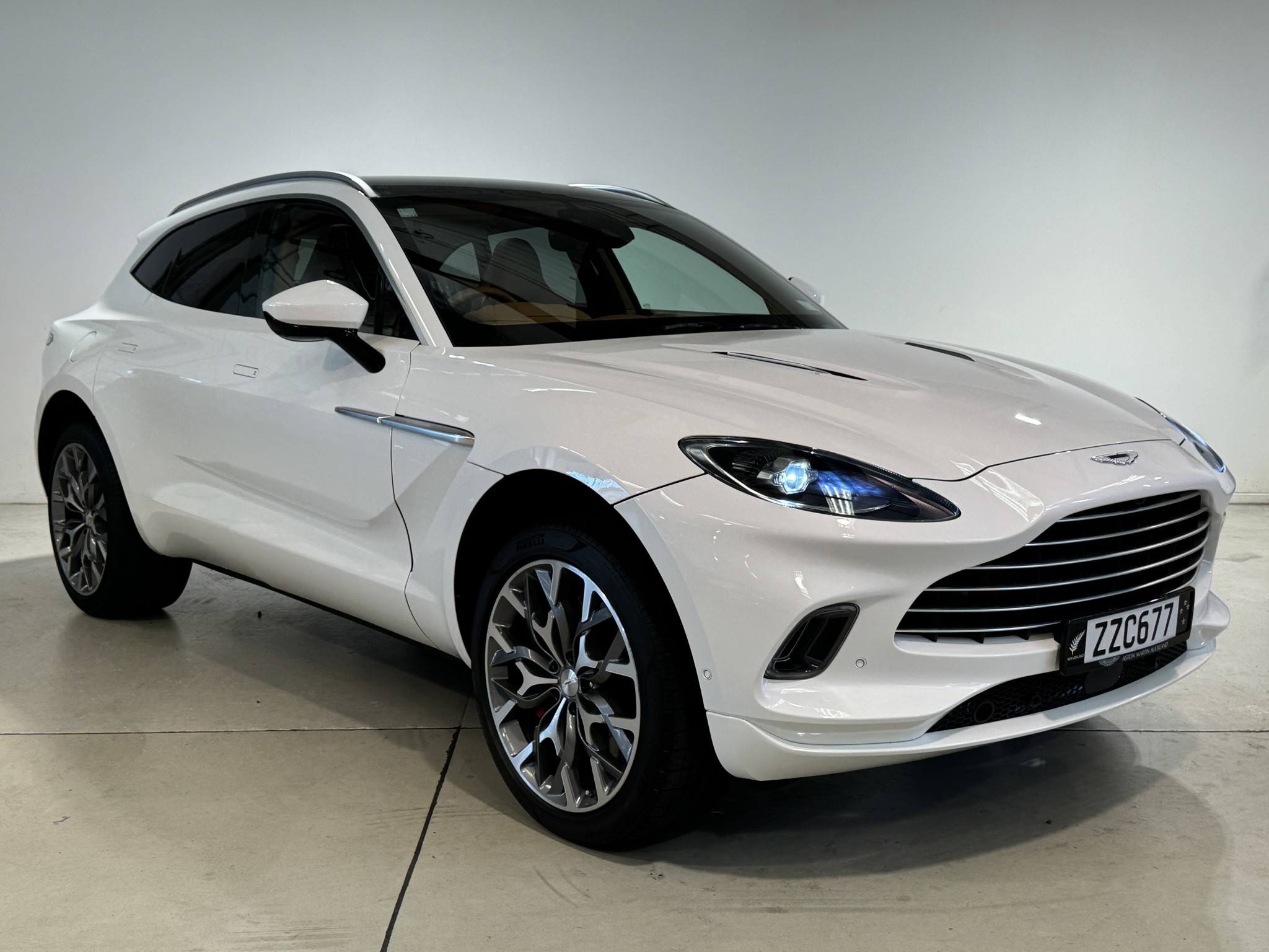 2022 ASTON MARTIN DBX | 4.0P/4WD/9AT | 24312 | 1