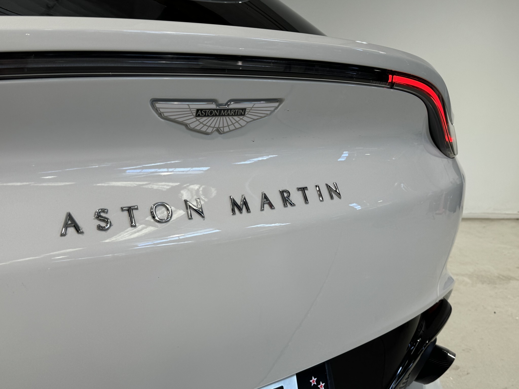 2022 ASTON MARTIN DBX | 4.0P/4WD/9AT | 24312 | 7