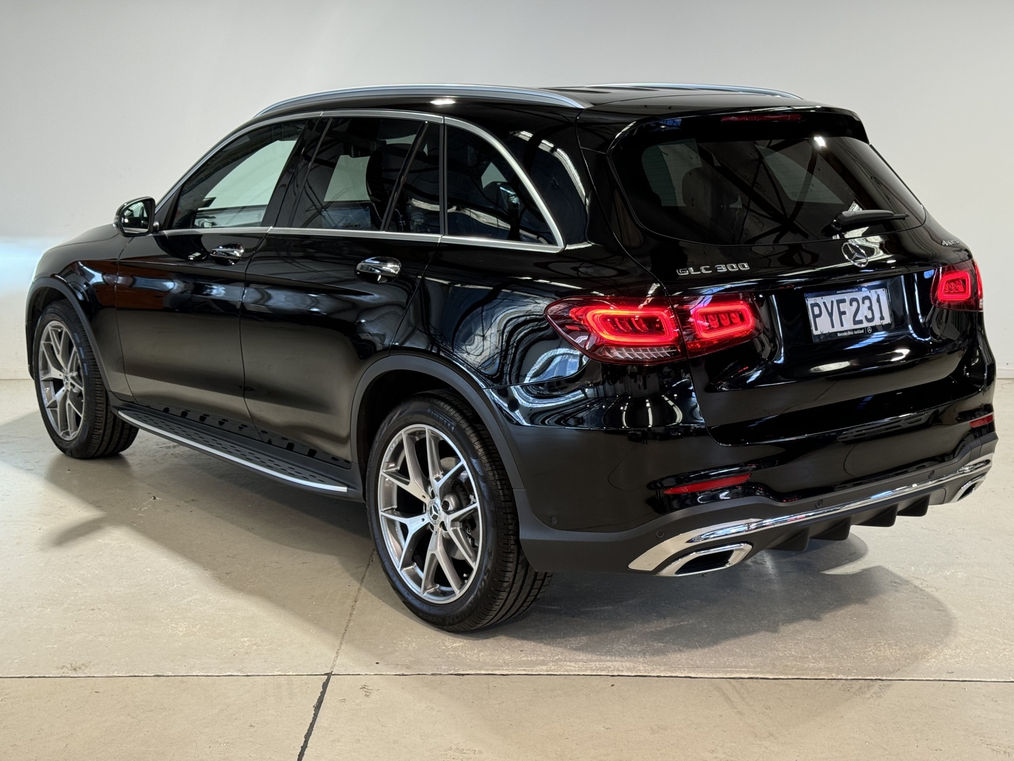 2023 Mercedes-Benz GLC 300 | GLC 300 SUV 2.0P/4WD/9AT | 24349 | 7