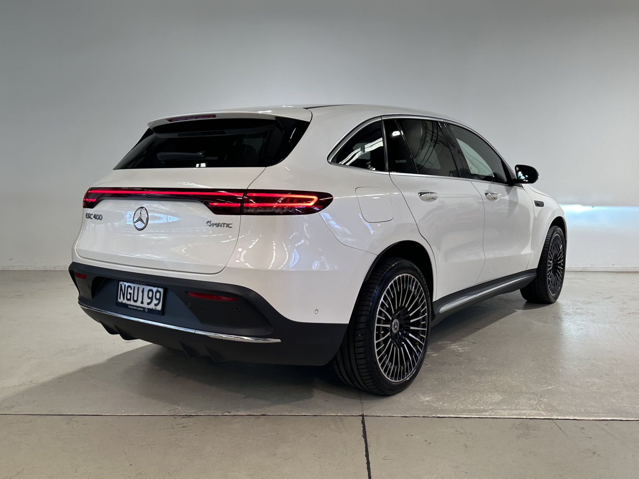 2020 Mercedes-Benz EQC | 400 4MATIC 300KW/EV | 24813 | 3