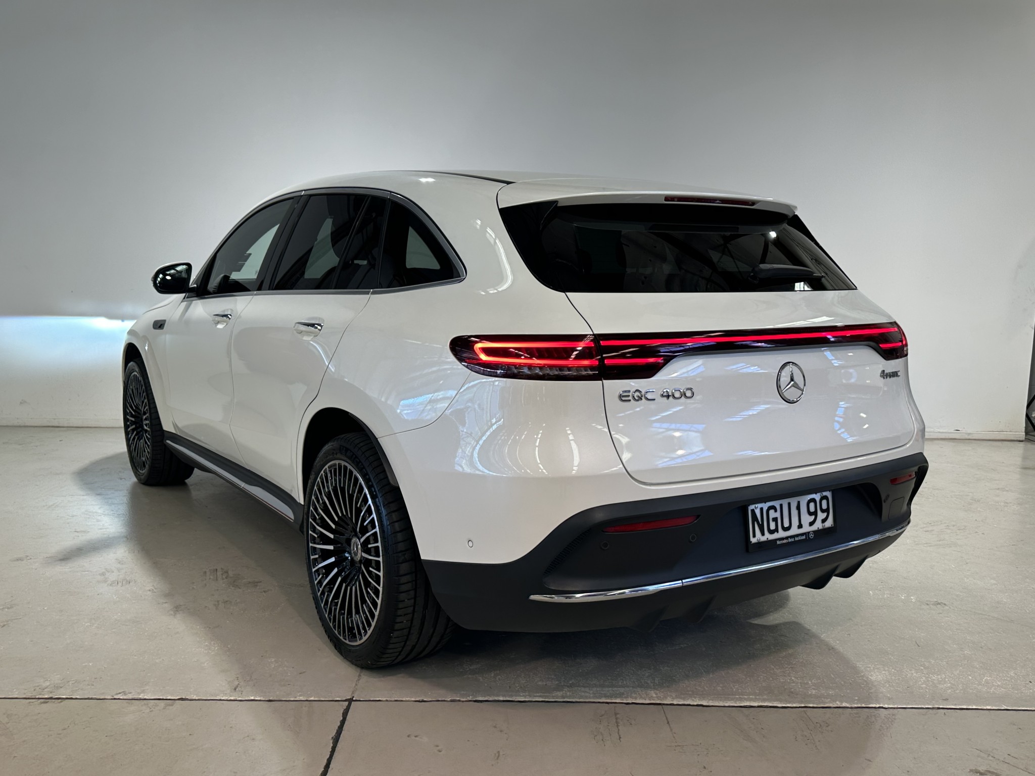 2020 Mercedes-Benz EQC | 400 4MATIC 300KW/EV | 24813 | 5