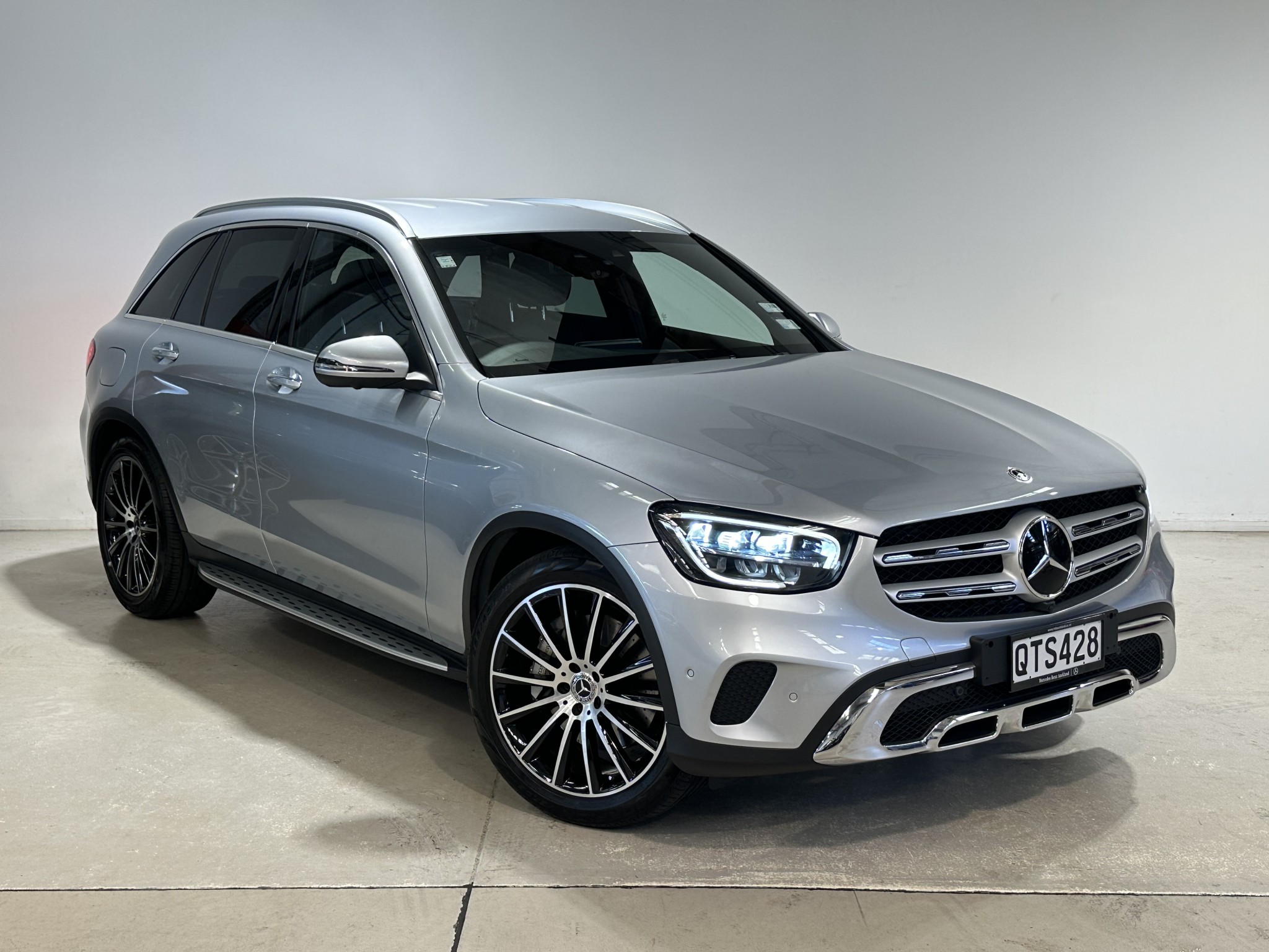 2022 Mercedes-Benz GLC 300 e | GLC300 E PHEV/4WD/9AT | 24843 | 1