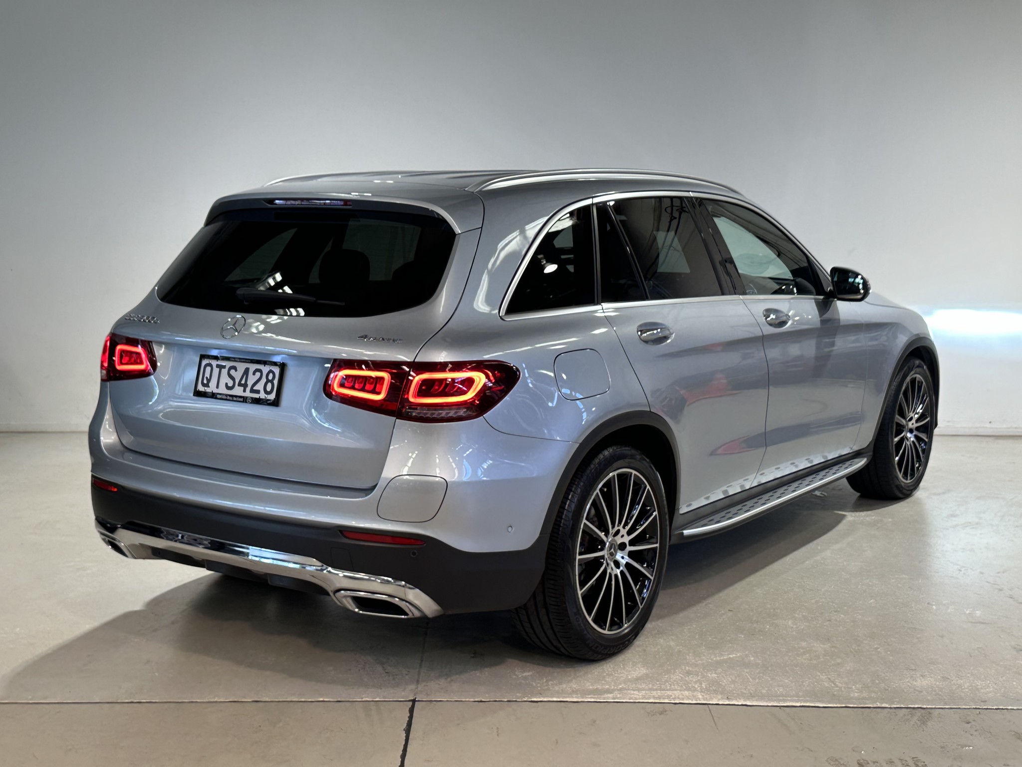 2022 Mercedes-Benz GLC 300 e | GLC300 E PHEV/4WD/9AT | 24843 | 3