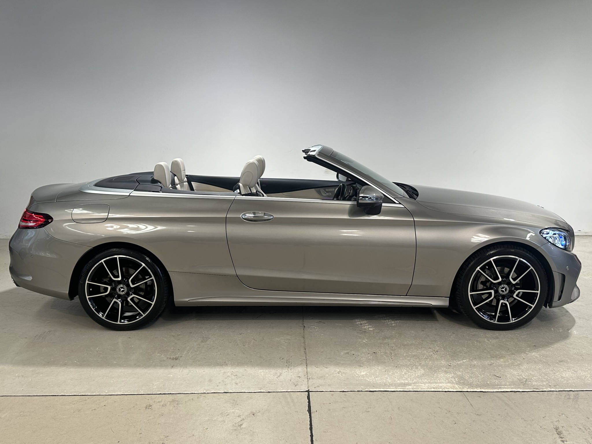 2021 Mercedes-Benz C 200 | C 200 Cabriolet 2.0P/9AT | 24853 | 3