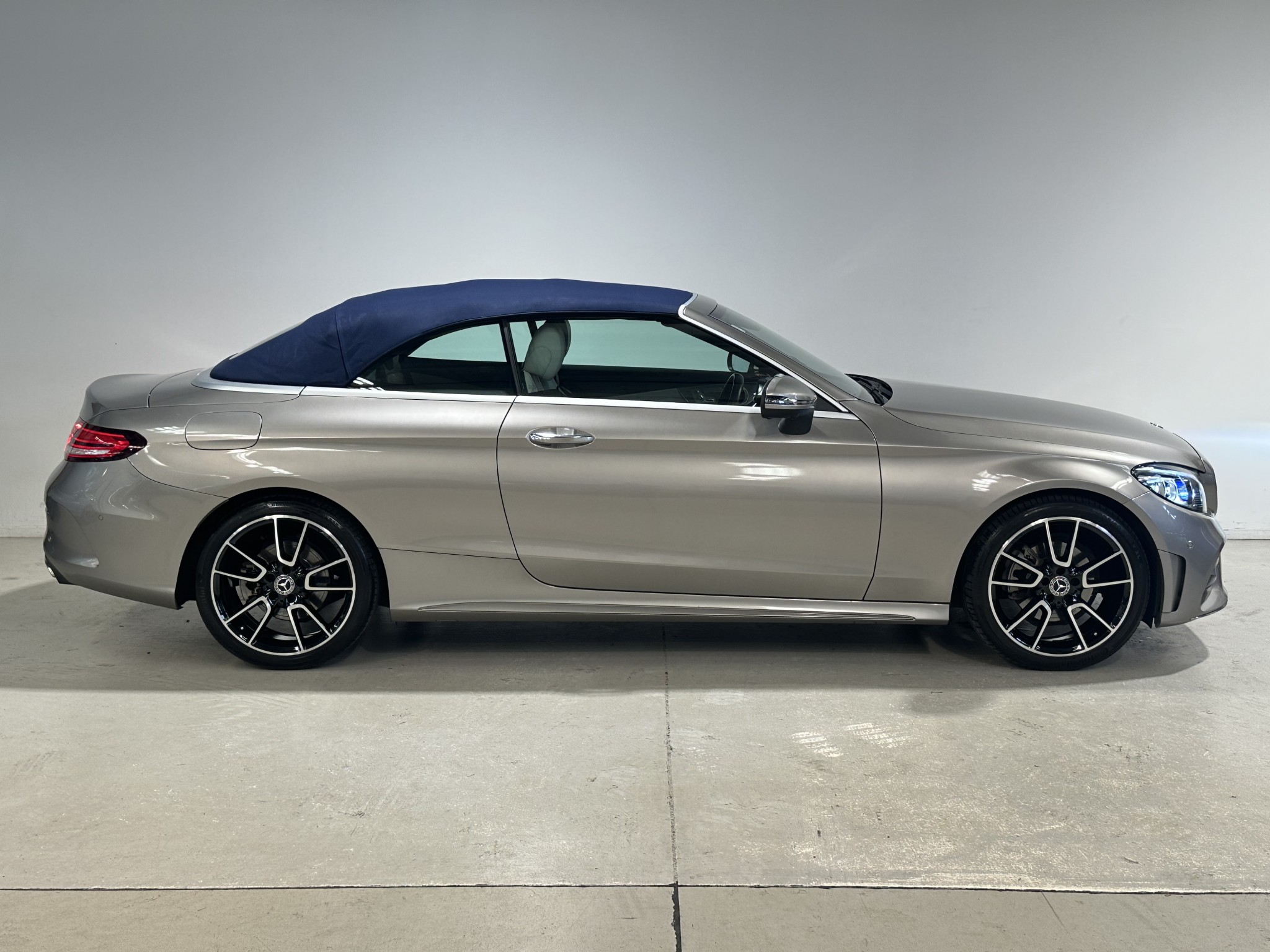 2021 Mercedes-Benz C 200 | C 200 Cabriolet 2.0P/9AT | 24853 | 4