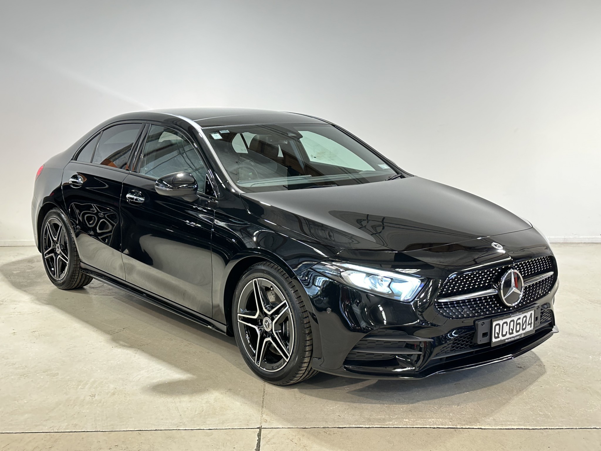 2023 Mercedes-Benz A 250 | A250 Sedan 4M 2.0P/7AT | 25014 | 1