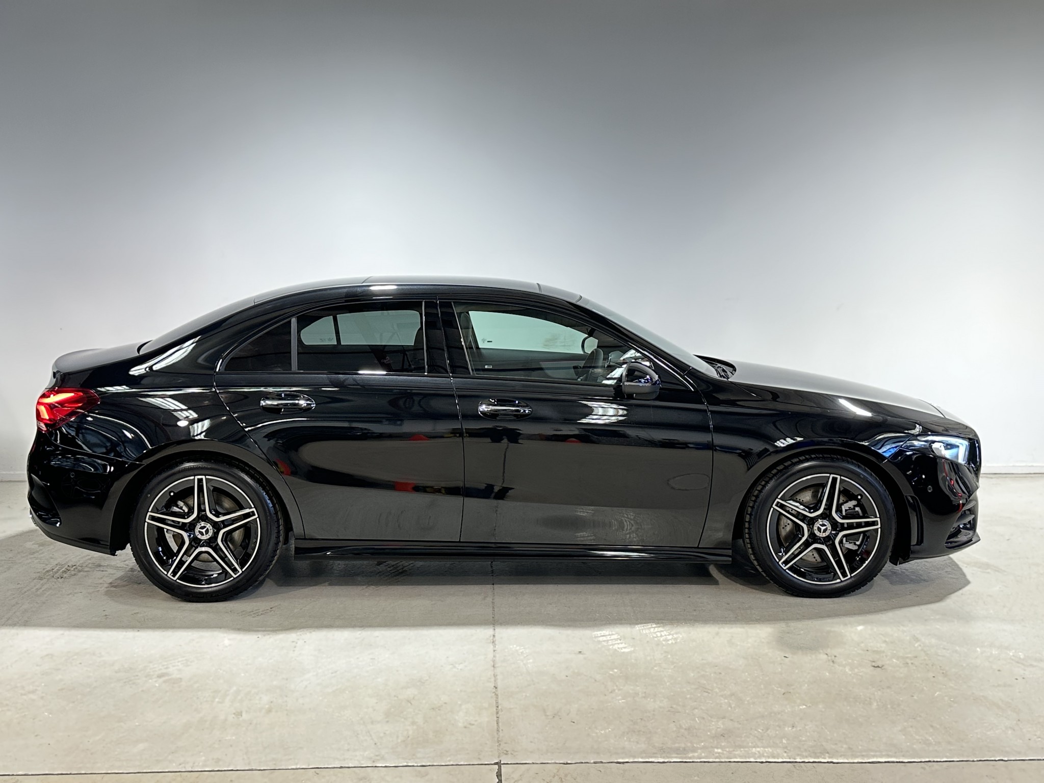 2023 Mercedes-Benz A 250 | A250 Sedan 4M 2.0P/7AT | 25014 | 2