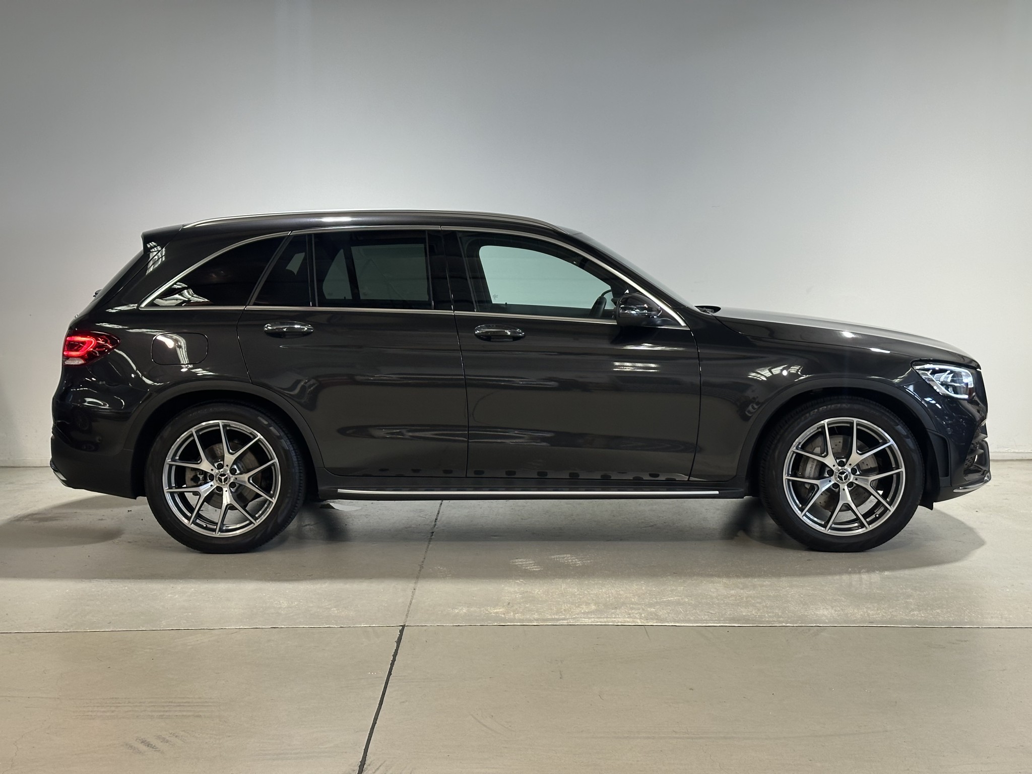 2023 Mercedes-Benz GLC 300 e | GLC300 E PHEV/4WD/9AT | 25105 | 2