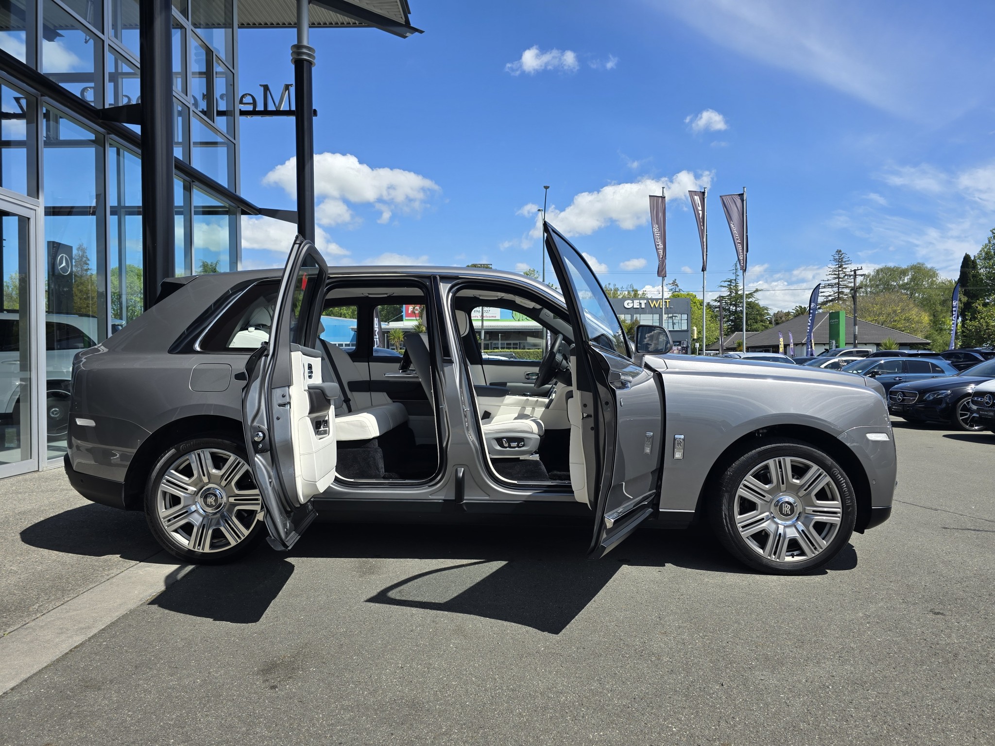 2023 ROLLS-ROYCE CULLINAN | 6.75L V12 NZ New | 24918 | 3