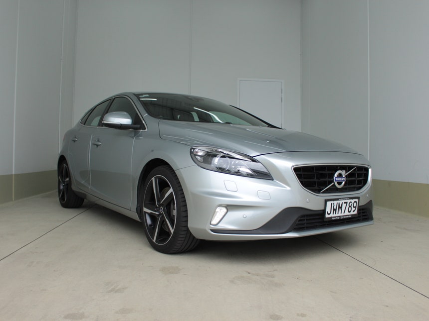 2016 Volvo V40 | T5 R-DESIGN 2.0L, 8 Speed Auto | 13810 | 1