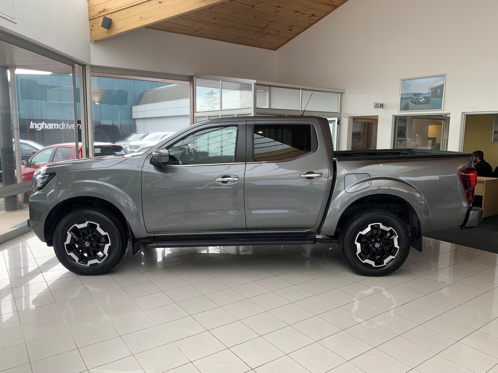 2021 Nissan Navara | ST-X 2.3D/4WD/7AT | 24525 | 3