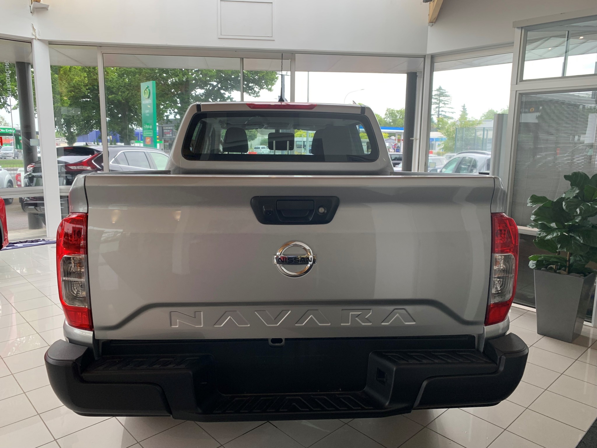 2024 Nissan Navara | SL 2WD D/C AUTO | 25200 | 7