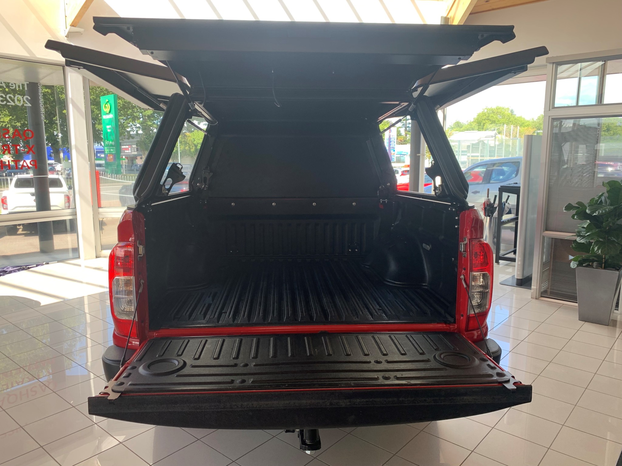 2022 Nissan Navara | SL 2.3D/4WD/7AT | 25507 | 7