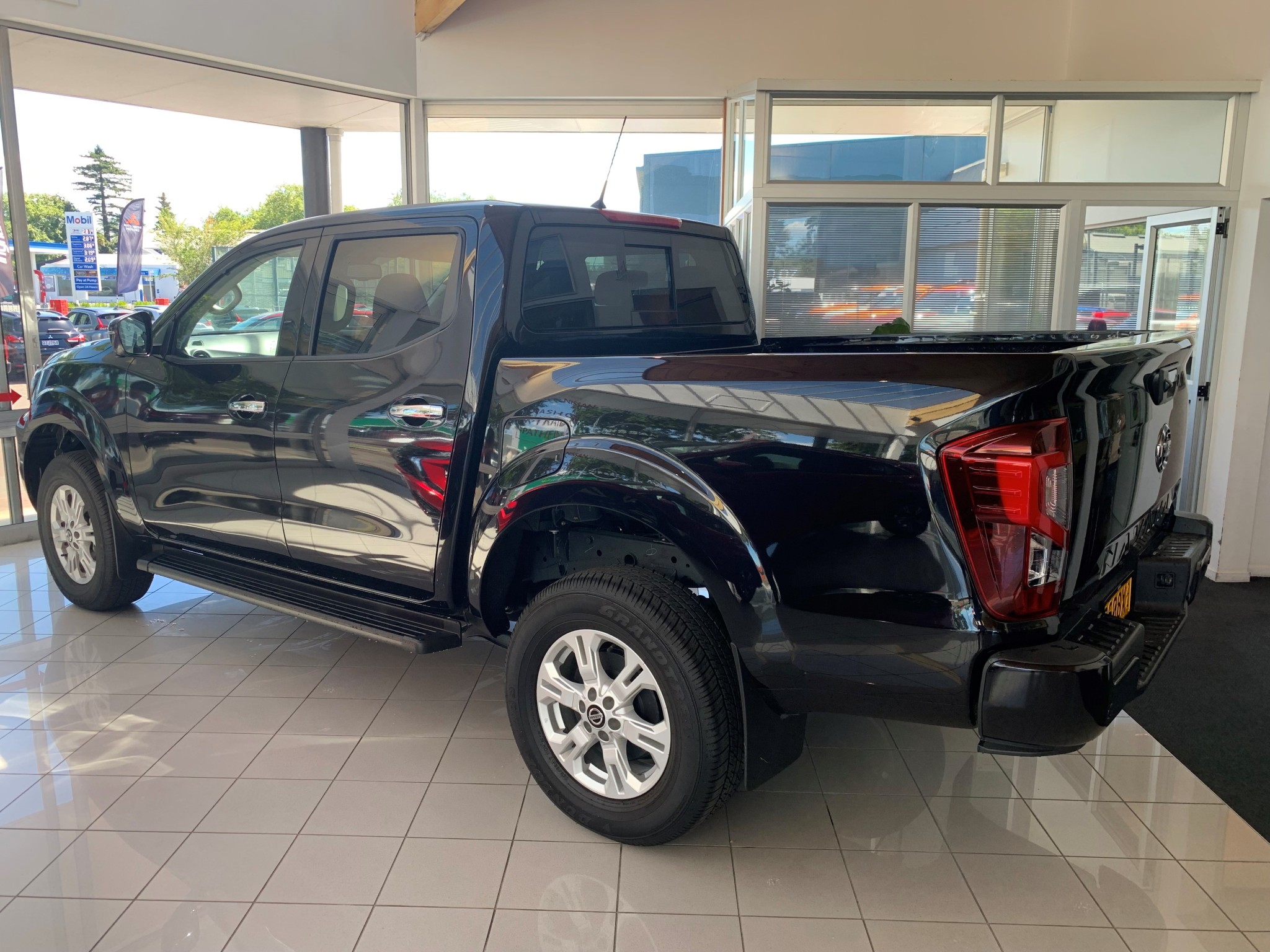 2024 Nissan Navara | ST 2.3D/4WD/7AT | 25609 | 2