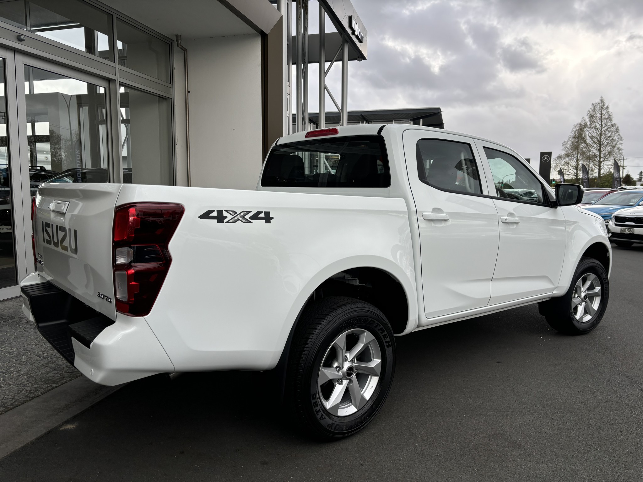 2024 Isuzu D-MAX | LS-M 3.0D 4WD | 24624 | 4