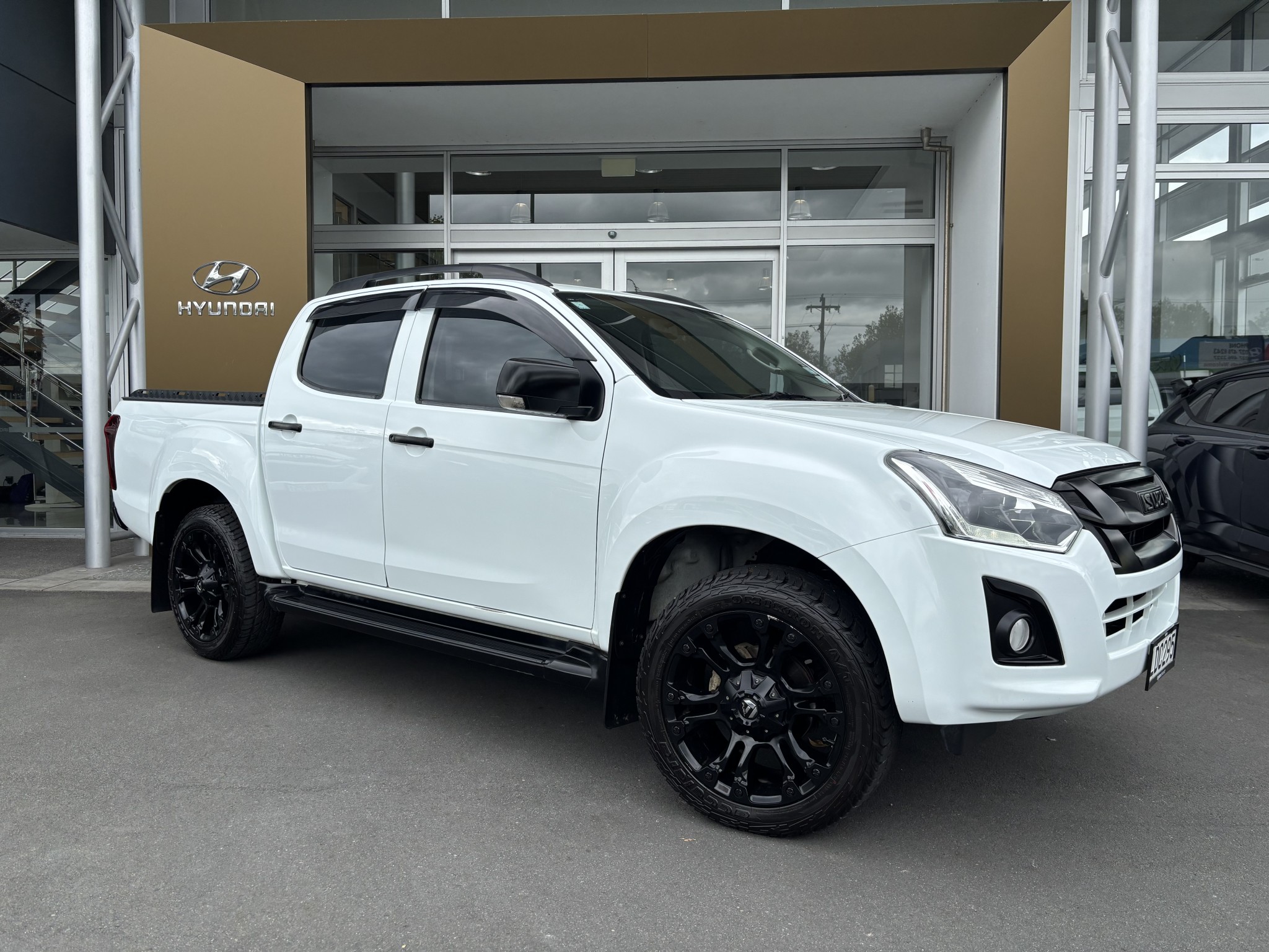 2018 Isuzu D-MAX | LS-T DC 3.0D/6AT | 24776 | 1