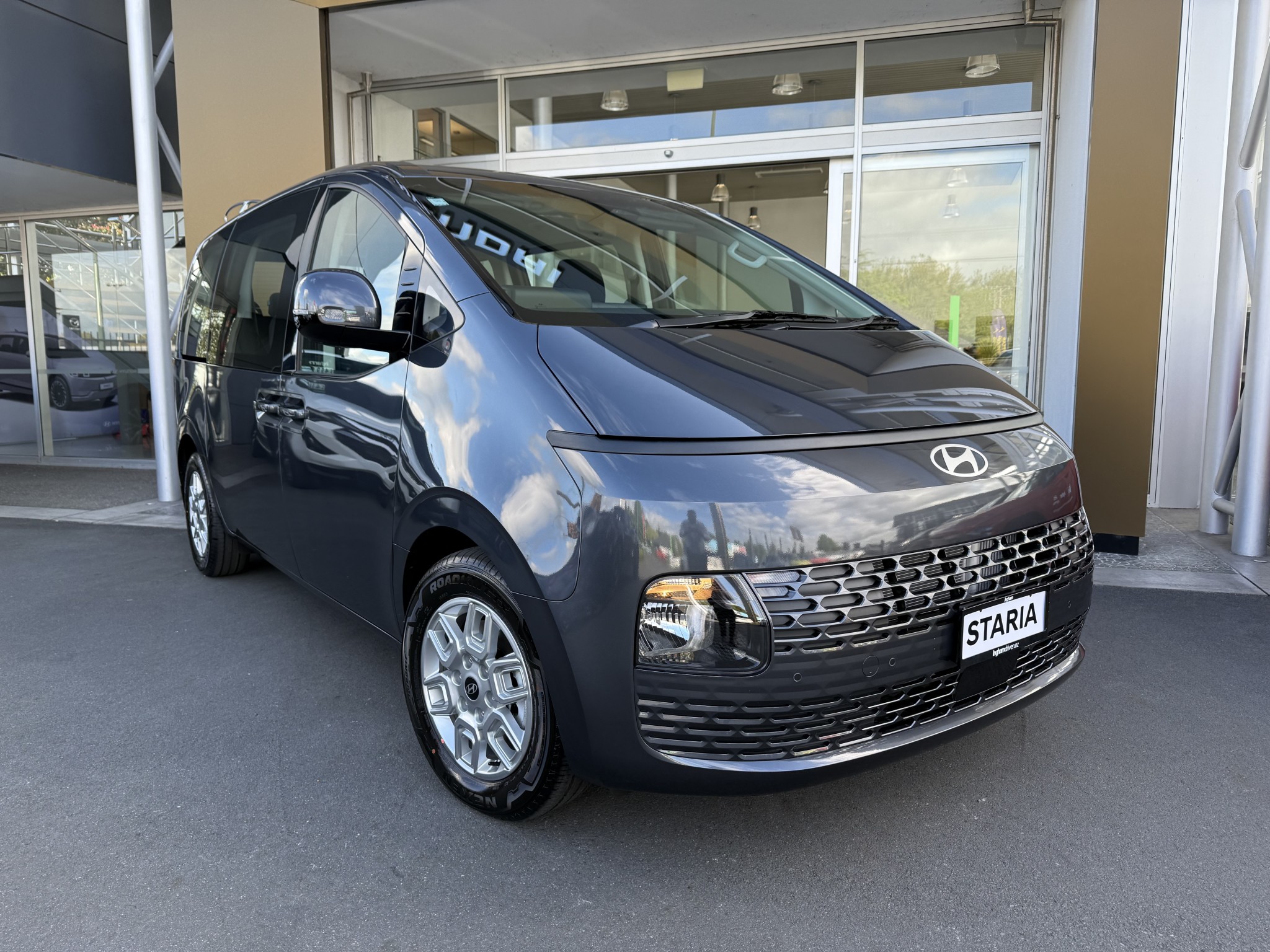 2024 Hyundai Staria | 2.2DT/8AT | 24983 | 6