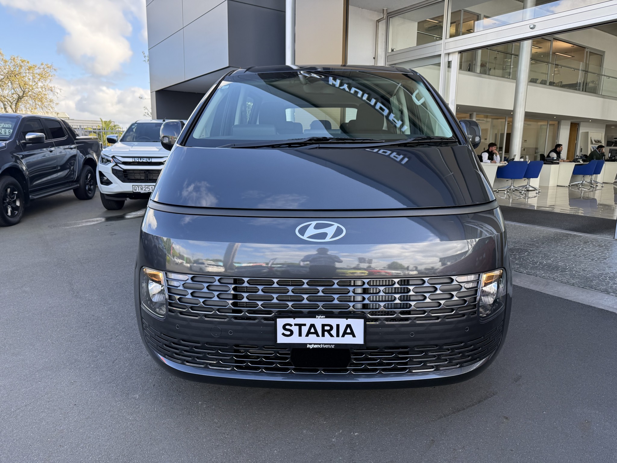 2024 Hyundai Staria | 2.2DT/8AT | 24983 | 7