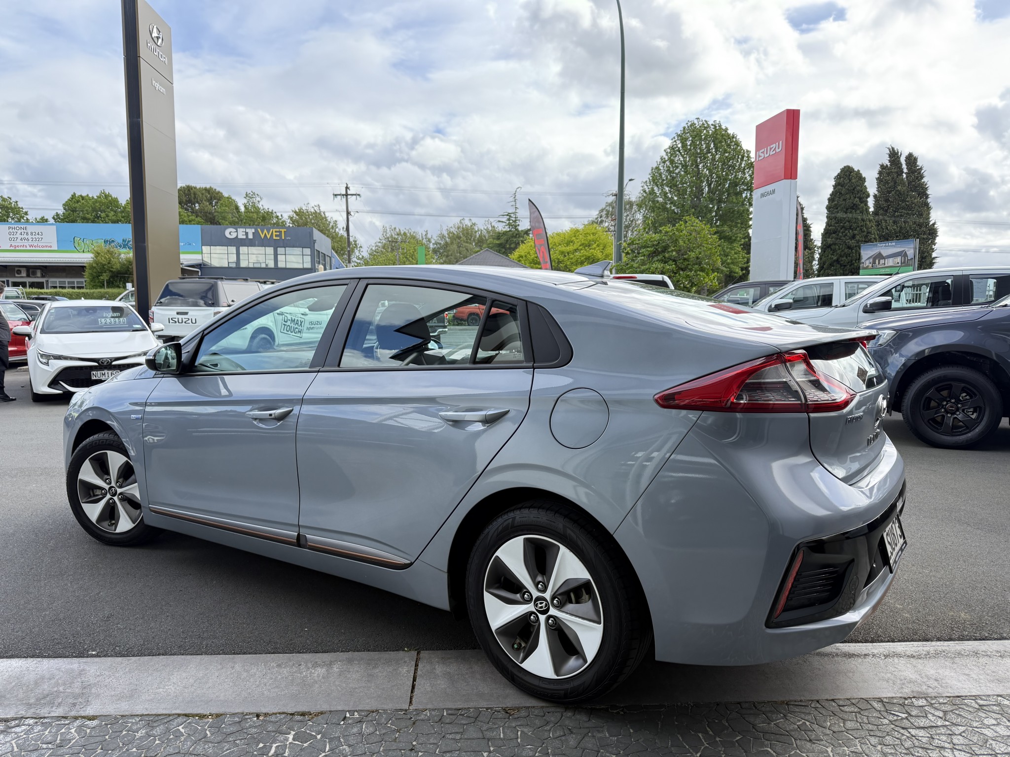 2018 Hyundai Ioniq | EV Sedan 88 kWh | 25026 | 3