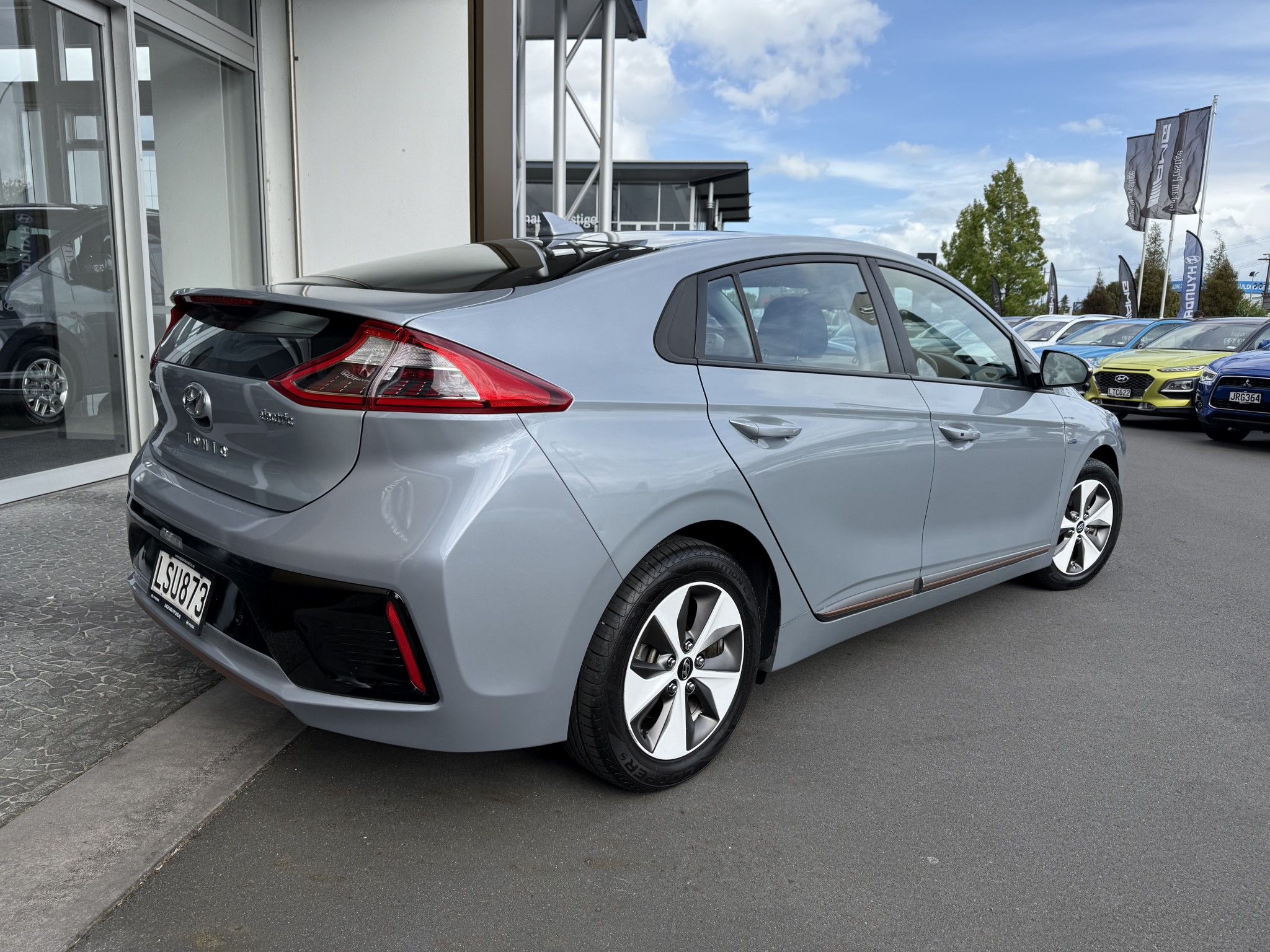 2018 Hyundai Ioniq | EV Sedan 88 kWh | 25026 | 4