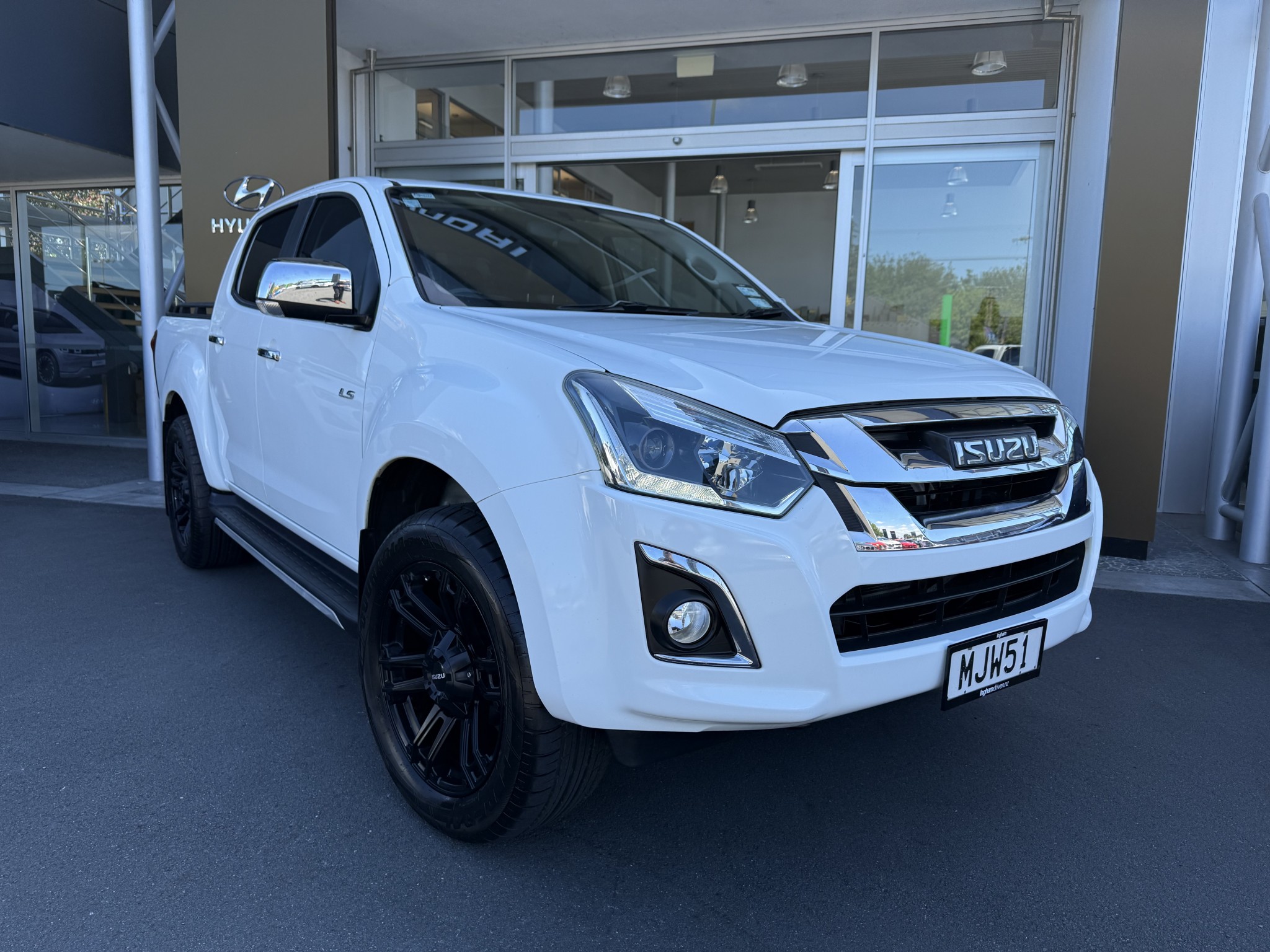 2019 Isuzu D-MAX | LS-T DC 3.0D 2WD | 25336 | 6