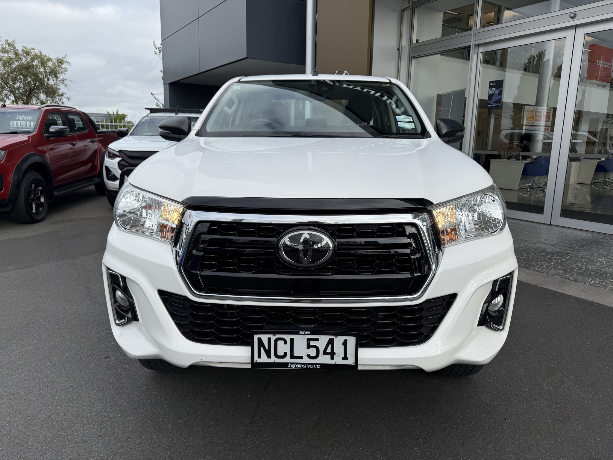 2020 Toyota Hilux | SR TD DC 2.8DT | 25590 | 7