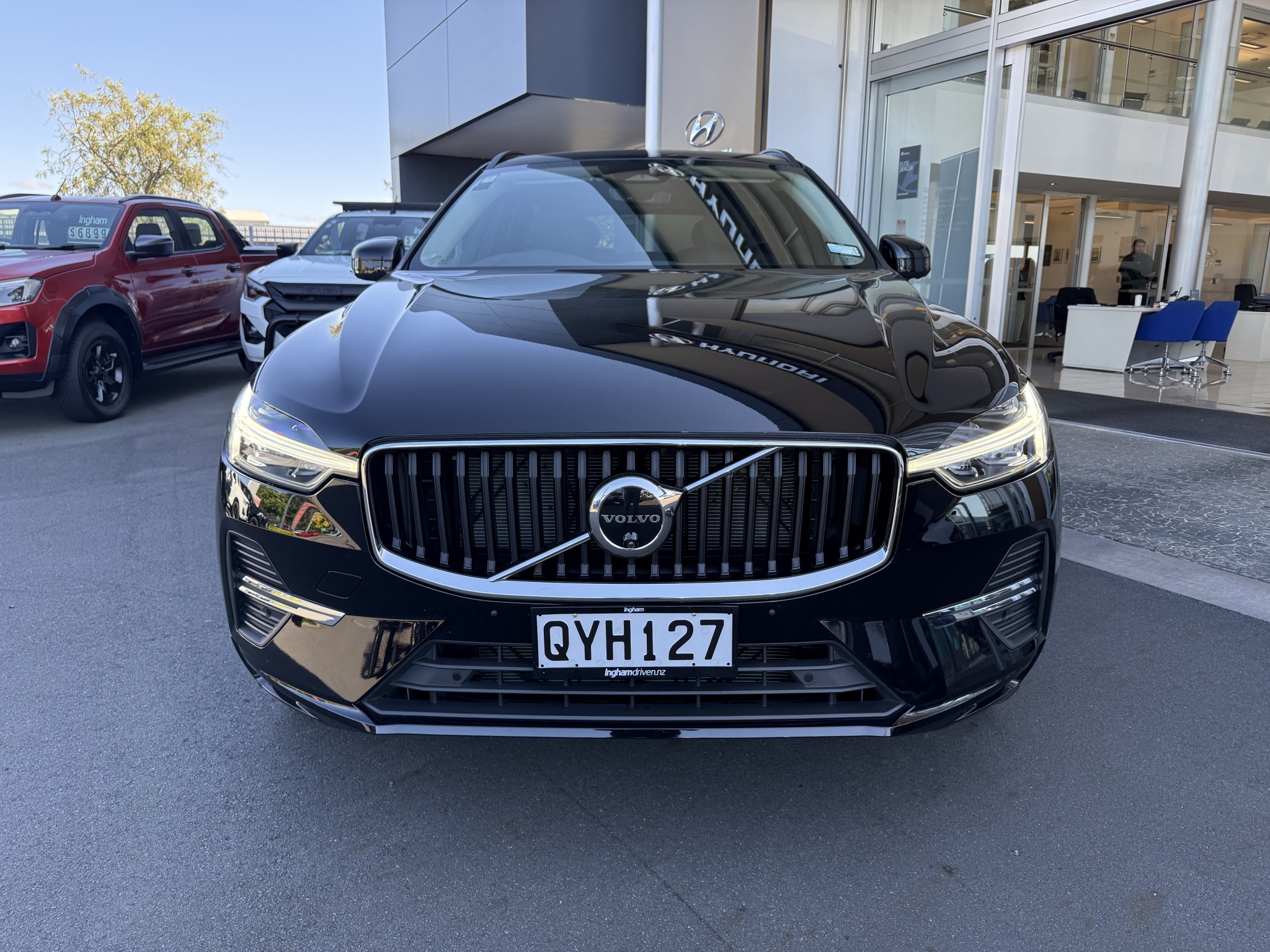 2024 Volvo XC60 | B5 PLUS 2.0P 4WD | 25650 | 7