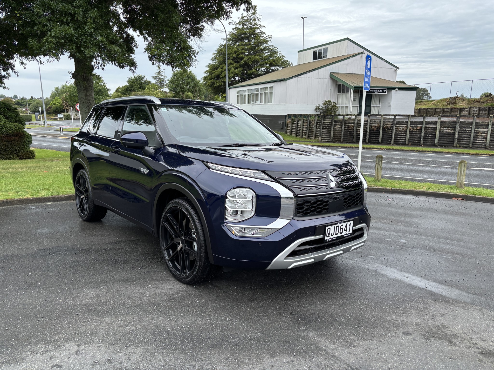 2023 Mitsubishi Outlander | VRX PHEV/4WD/AUTO 2.4 Plug in Hybrid AWD | 23674 | 1