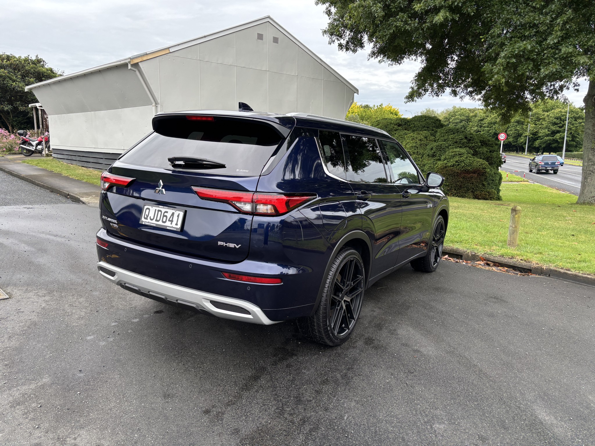 2023 Mitsubishi Outlander | VRX PHEV/4WD/AUTO 2.4 Plug in Hybrid AWD | 23674 | 4