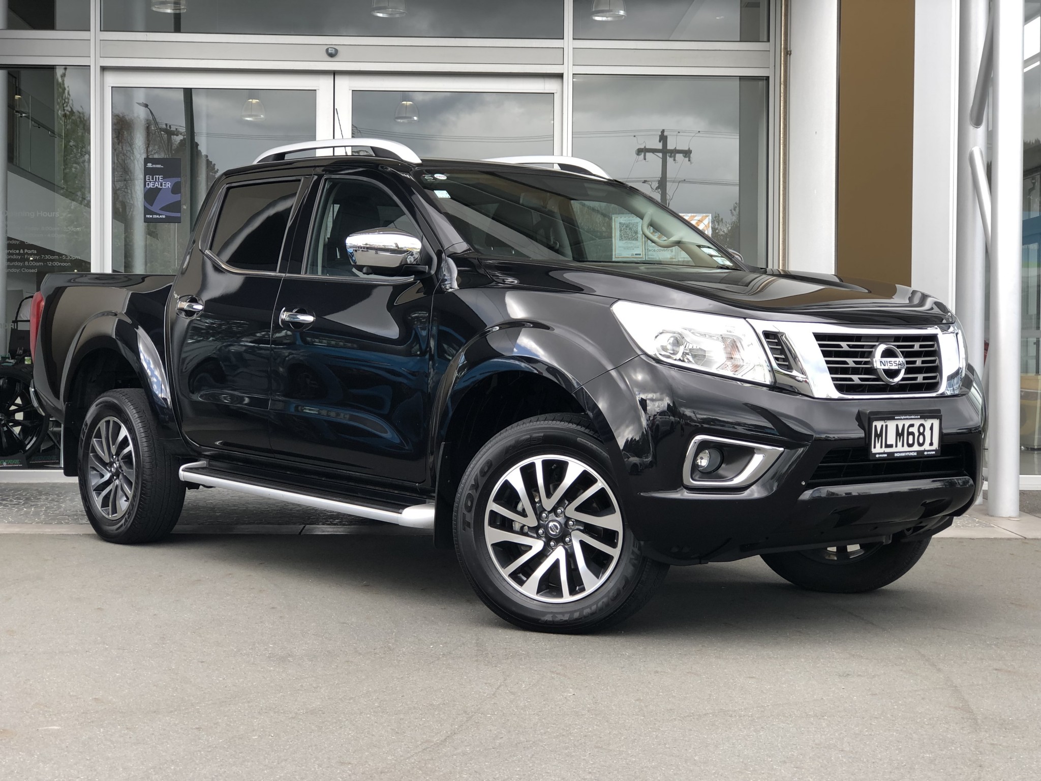 2019 Nissan Navara | ST-X 2.3D/4WD/6MT/UT | 15951 | 1