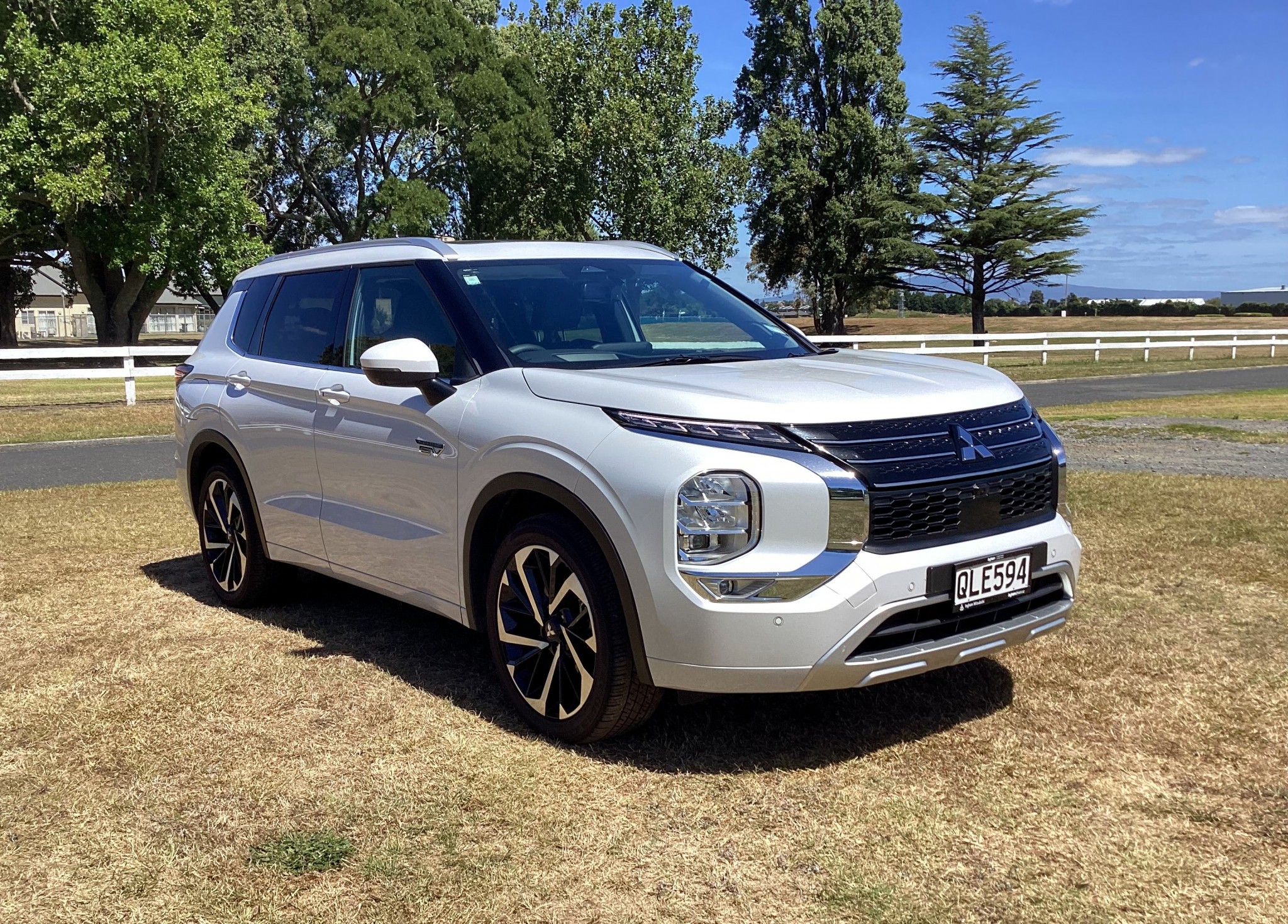 Mitsubishi Outlander 2022 | VRX, PHEV, 4WD, CVT, 7 Seat, SUV.