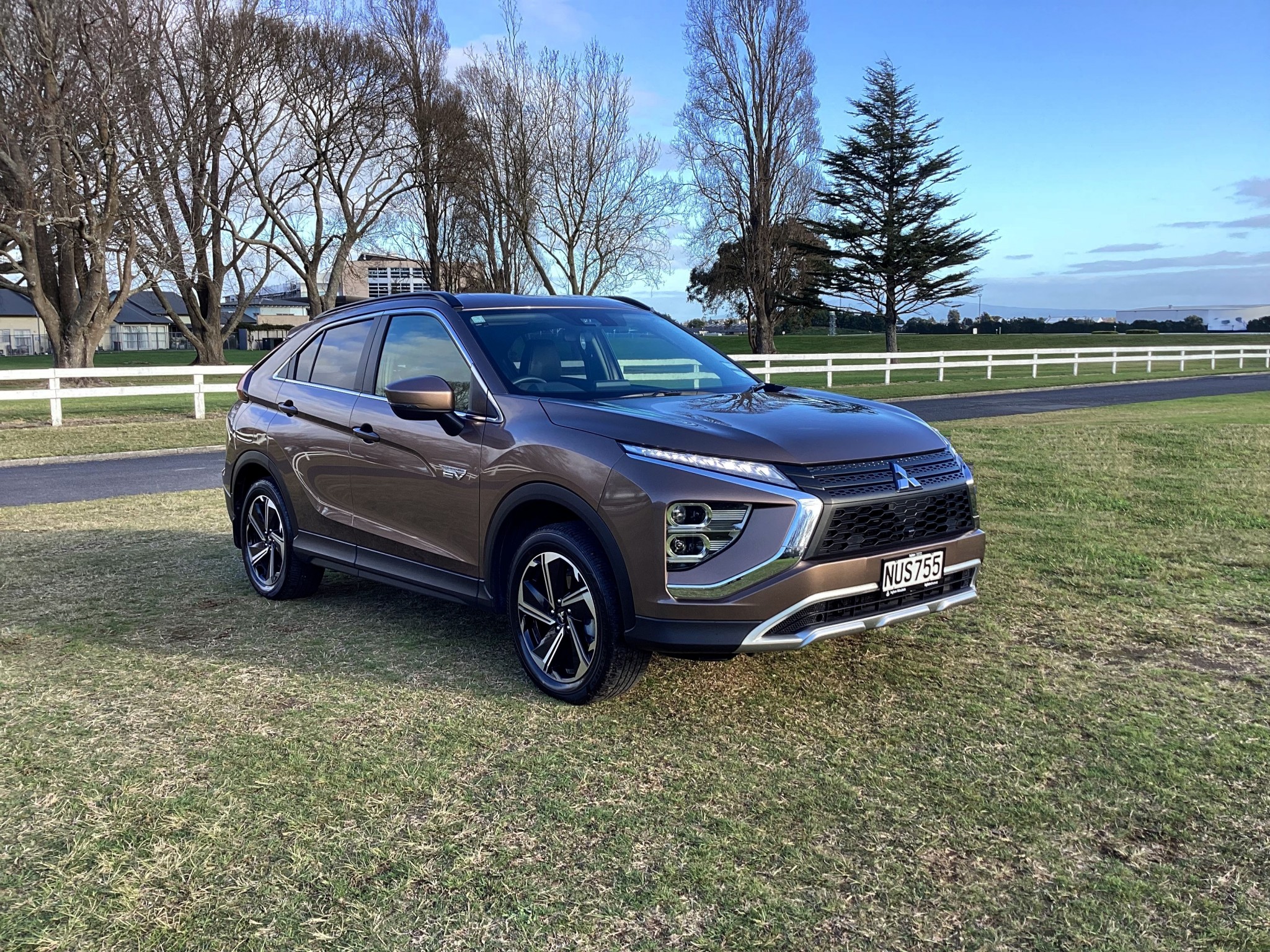 2021 Mitsubishi Eclipse Cross | XLS, 4WD, Plug-in Hybrid,SUV. | 23752 | 1