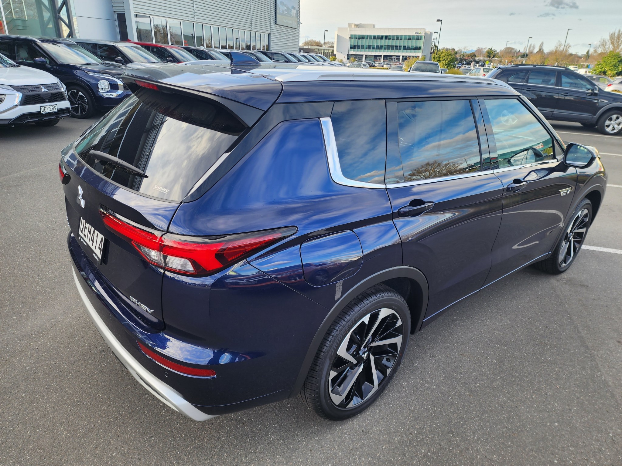 2023 Mitsubishi Outlander | VRX PHEV 4WD 7 Seats  | 22351 | 6