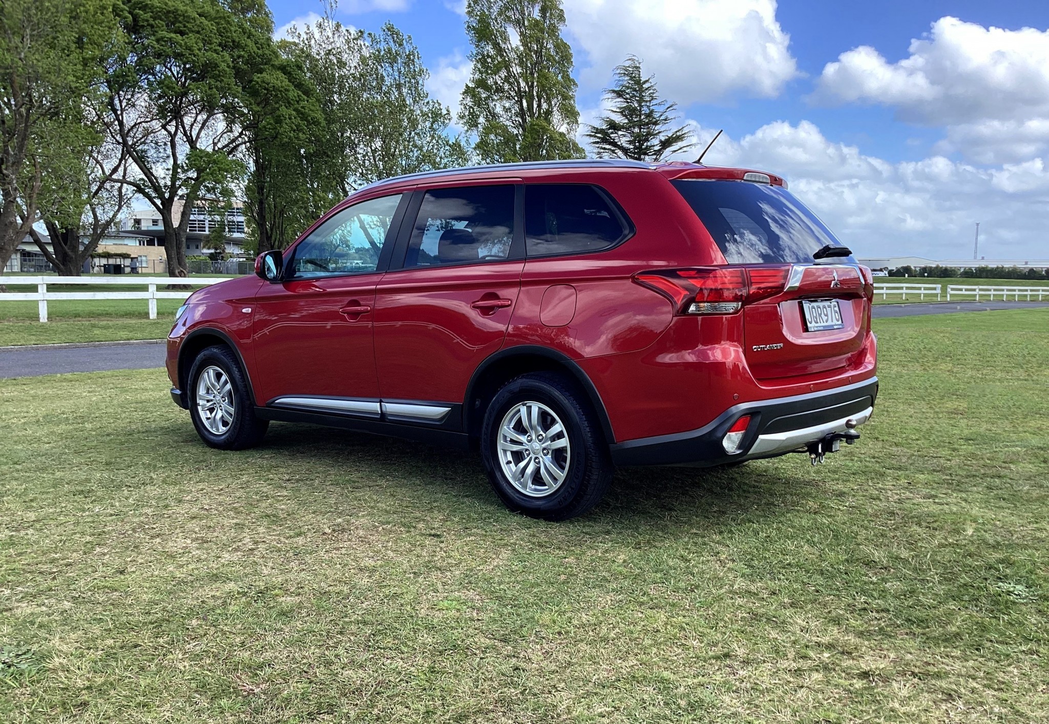 2016 Mitsubishi Outlander | LS, 2.4L Petrol, 4WD, CVT, 5 Seat, SUV. | 24651 | 4