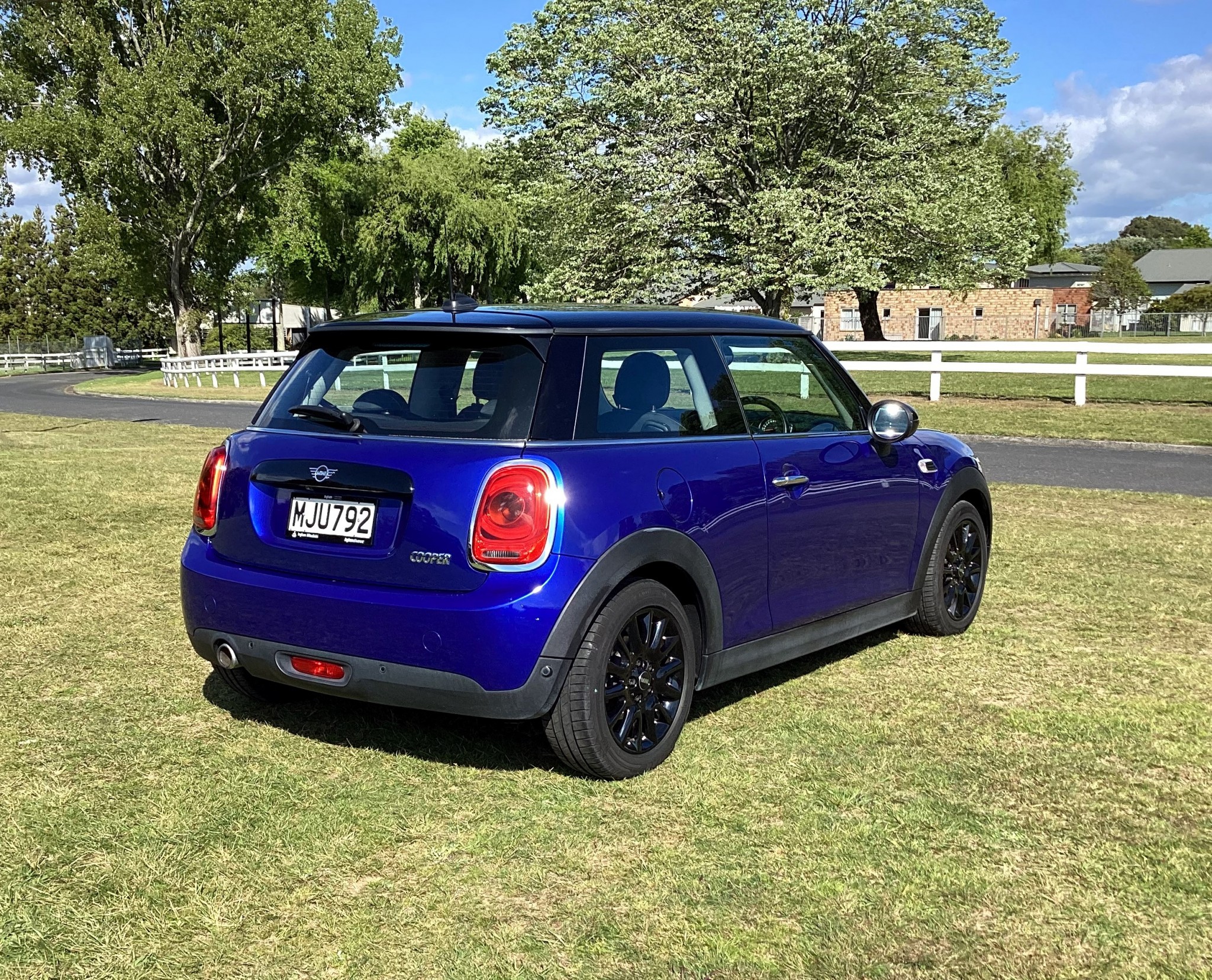 2019 Mini Cooper | 1.5L Petrol Turbo, 7 Speed Automatic, Hatch. | 24957 | 6