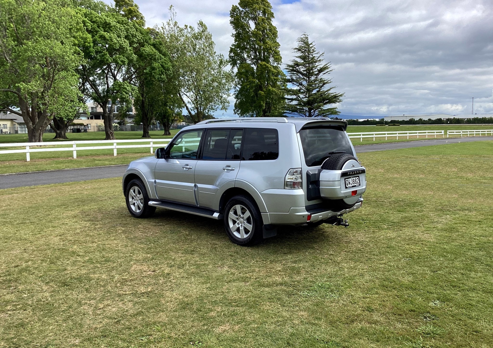 2011 Mitsubishi Pajero | EXCEED, 3.2L Diesel,  Automatic, 7 Seat, SUV. | 24984 | 5