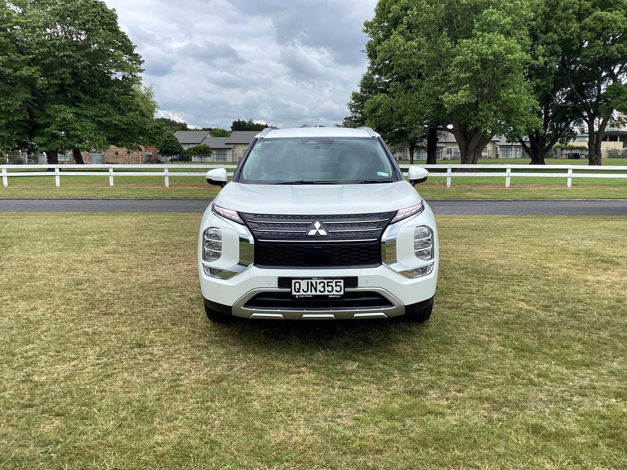 2024 Mitsubishi Outlander | XLS, AWD, 2.5L Petrol, CVT, 7 Seat, SUV.  | 25072 | 2