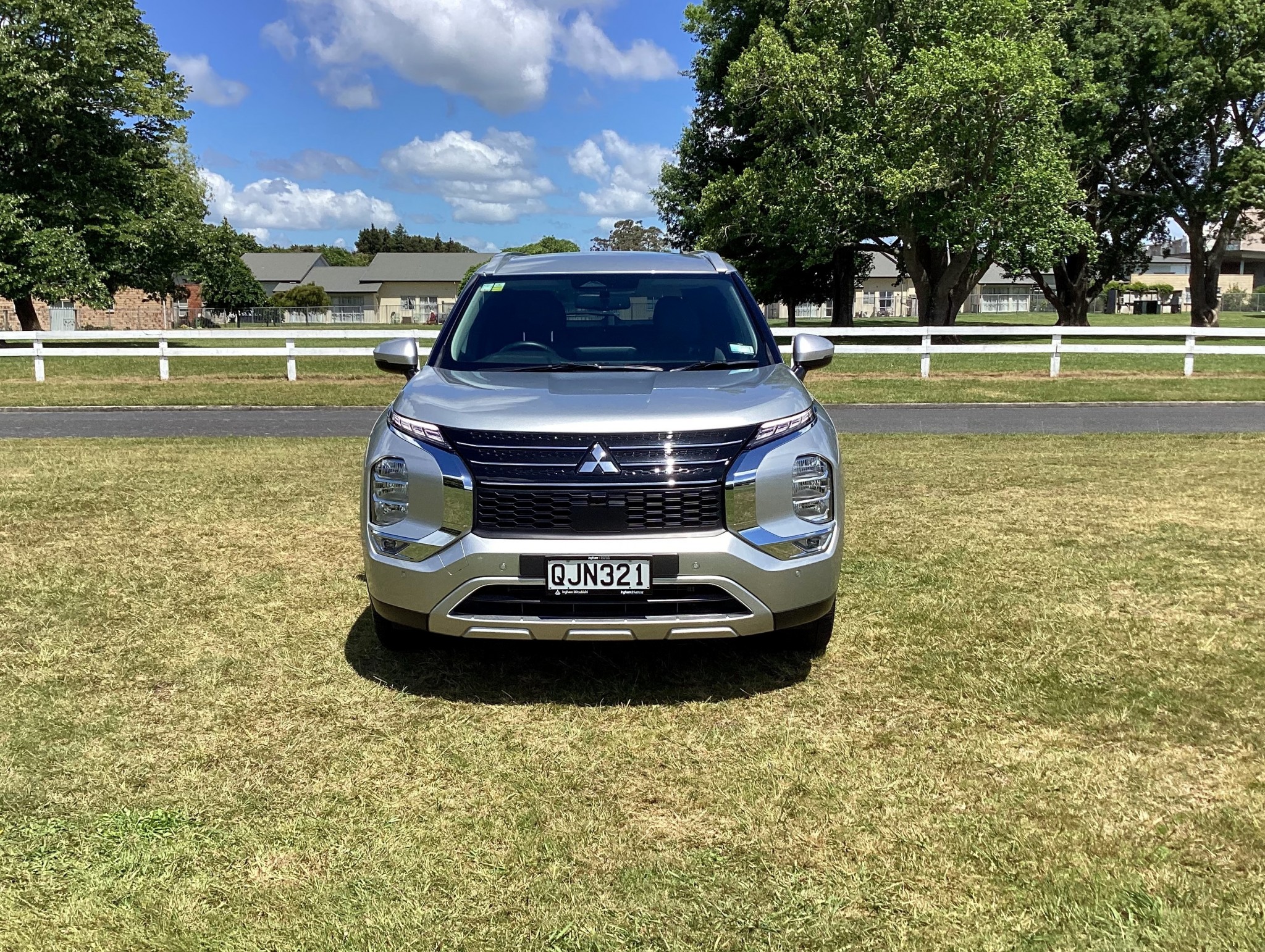 2024 Mitsubishi Outlander | AWD, XLS, 2.5L Petrol, CVT, 7 Seat, SUV. | 25190 | 2