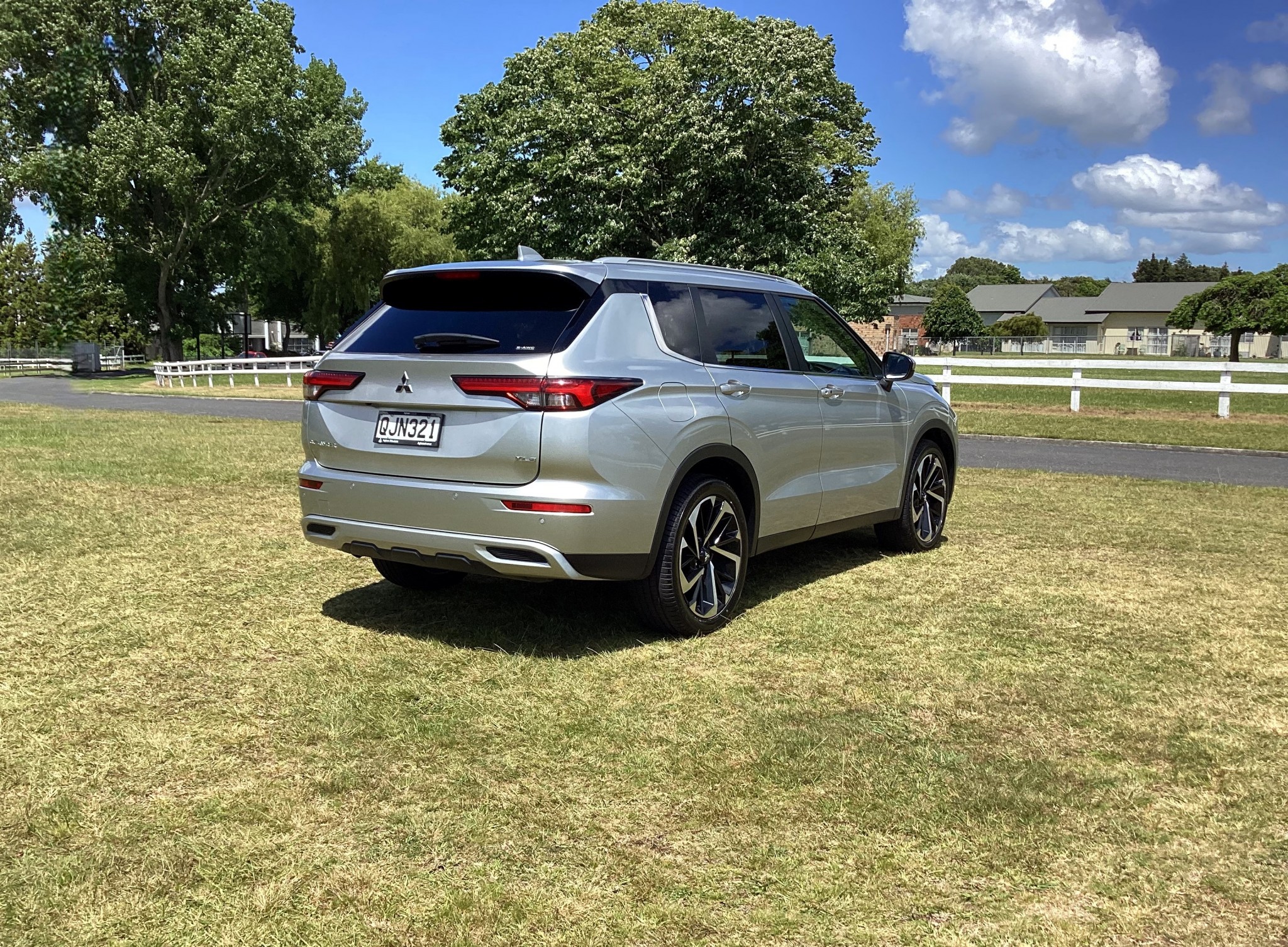 2024 Mitsubishi Outlander | AWD, XLS, 2.5L Petrol, CVT, 7 Seat, SUV. | 25190 | 6