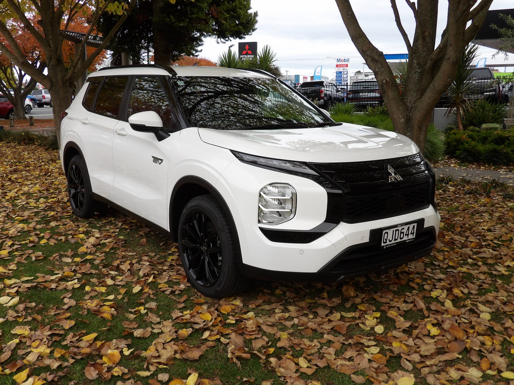 2023 Mitsubishi Outlander | LS PHEV/4WD/AT 5 SEAT Plug In Hybrid | 22521 | 1