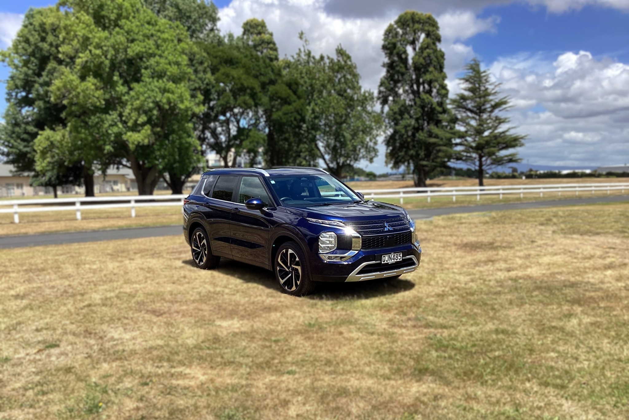 2024 Mitsubishi Outlander | XLS, 2.5L Petrol, AWD, CVT, 7 Seats, SUV. | 25436 | 1