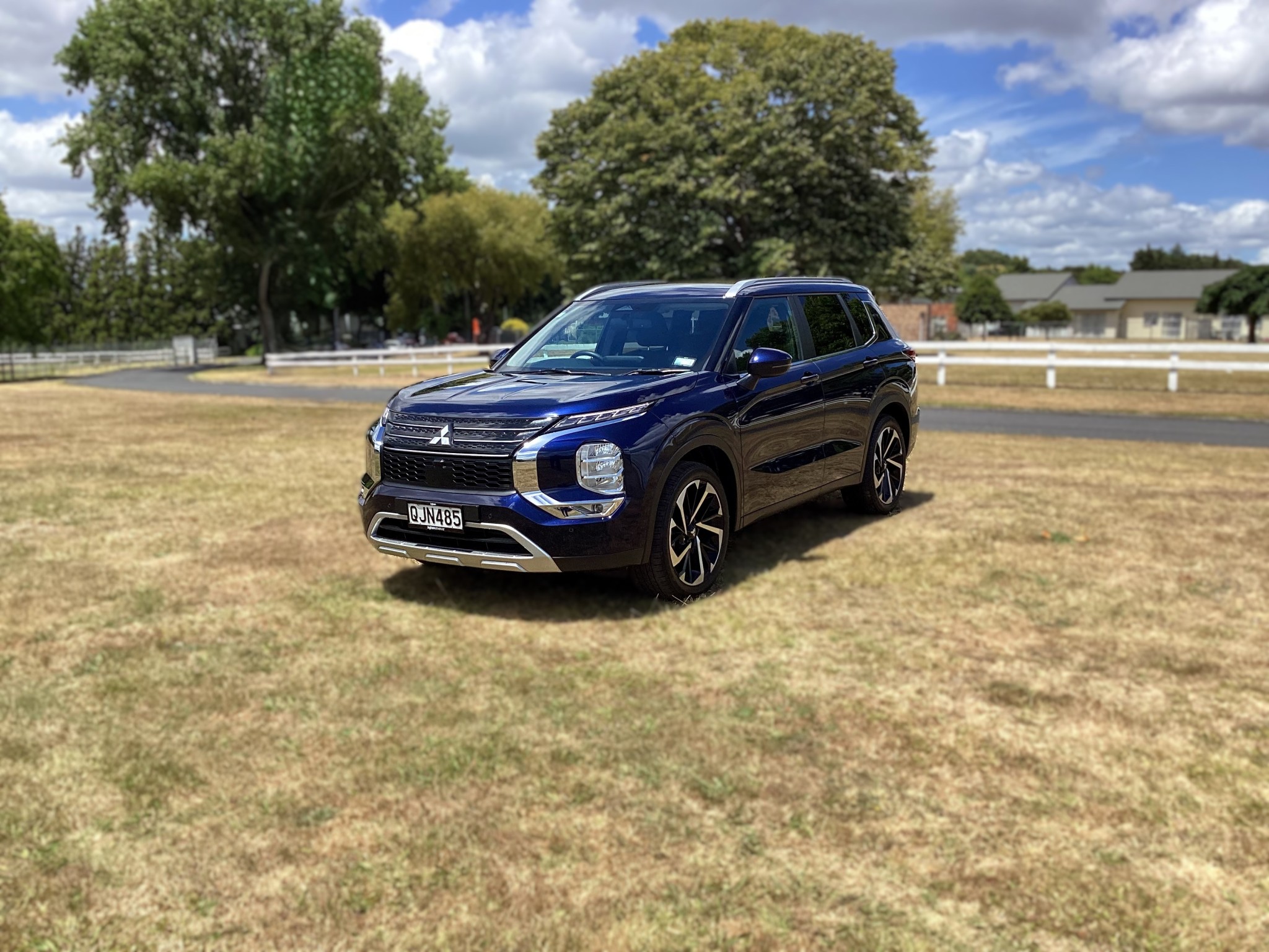 2024 Mitsubishi Outlander | XLS, 2.5L Petrol, AWD, CVT, 7 Seats, SUV. | 25436 | 3