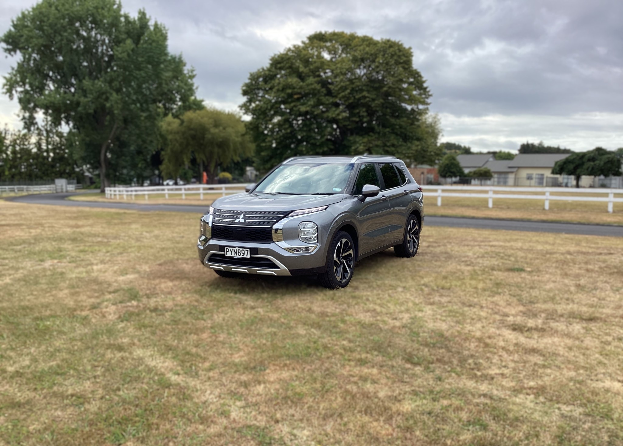 2023 Mitsubishi Outlander | XLS, 2WD, 2.5L Petrol, CVT, 7 Seat, SUV. | 25758 | 3