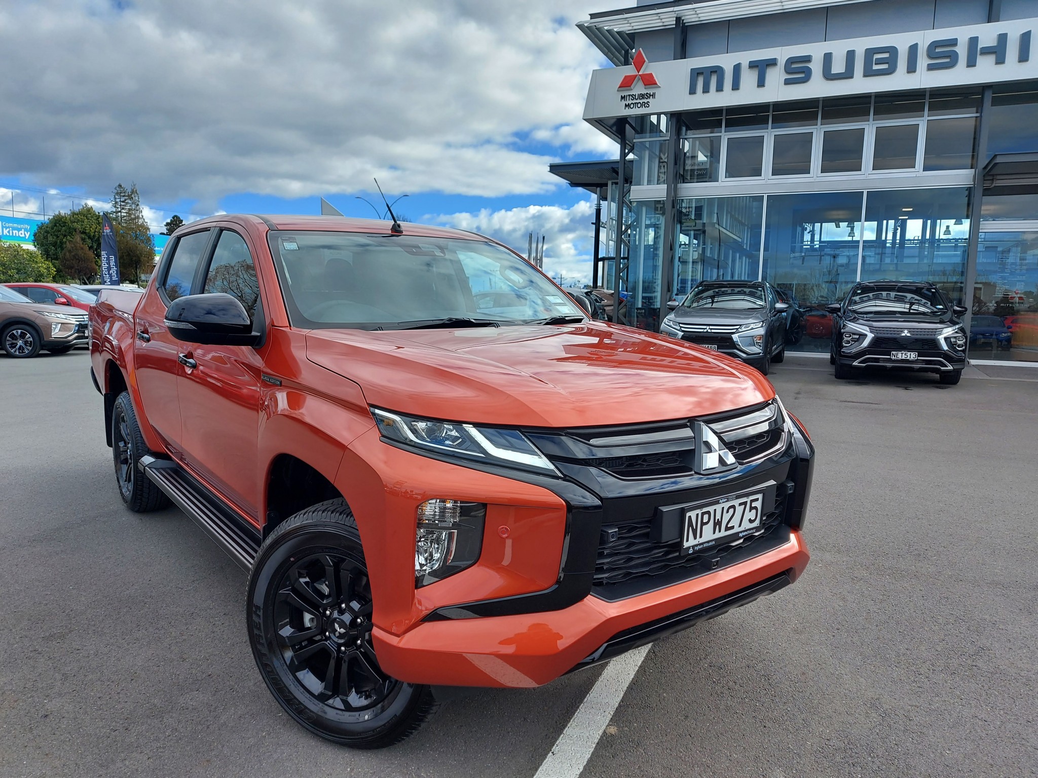 2022 Mitsubishi Triton | GLSB 4WD 6AT 2.4D | 15470 | 1