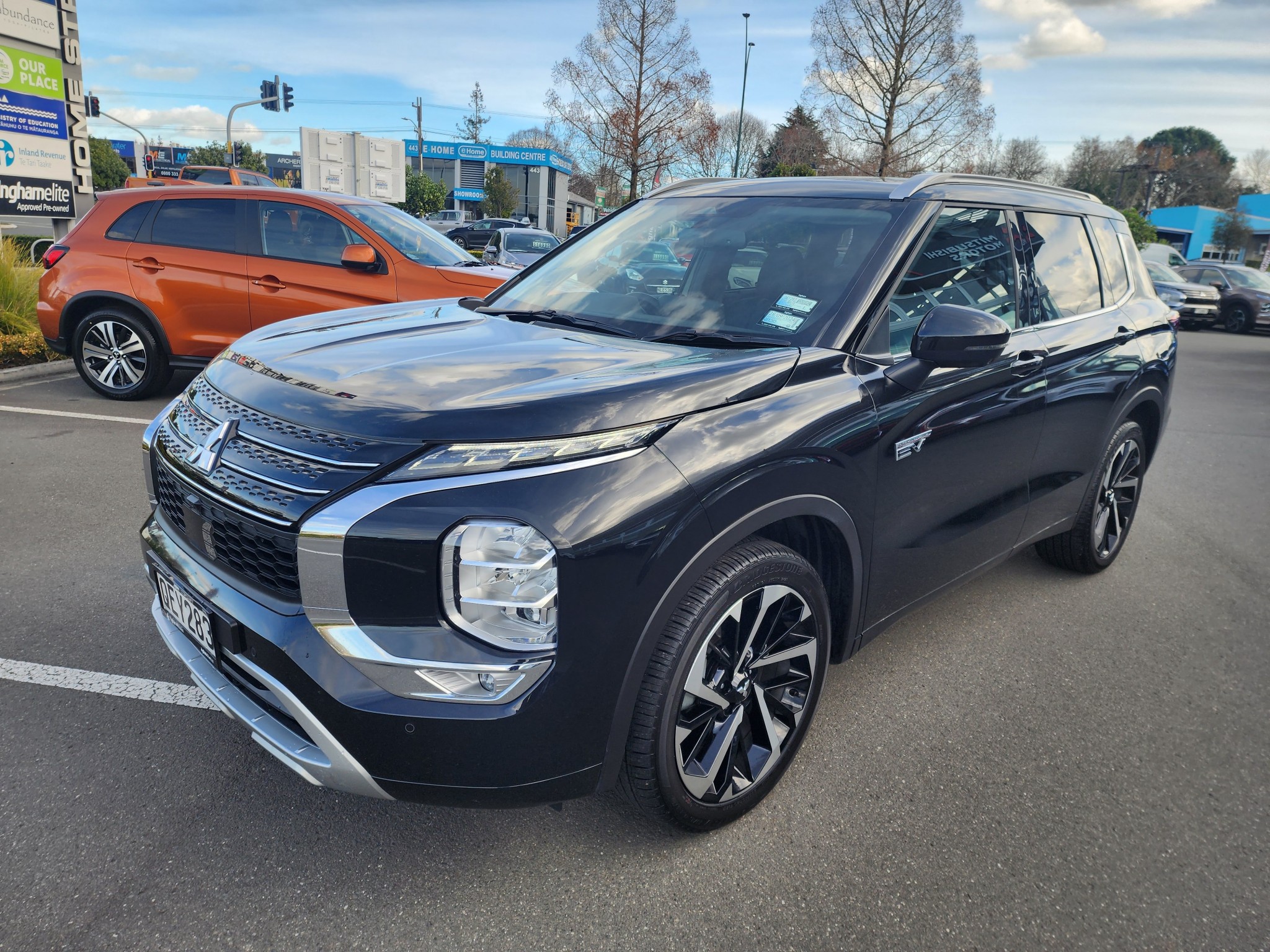 2023 Mitsubishi Outlander | VRX PHEV 4WD 7 Seat PLUG IN HYBRID SUV | 21727 | 4