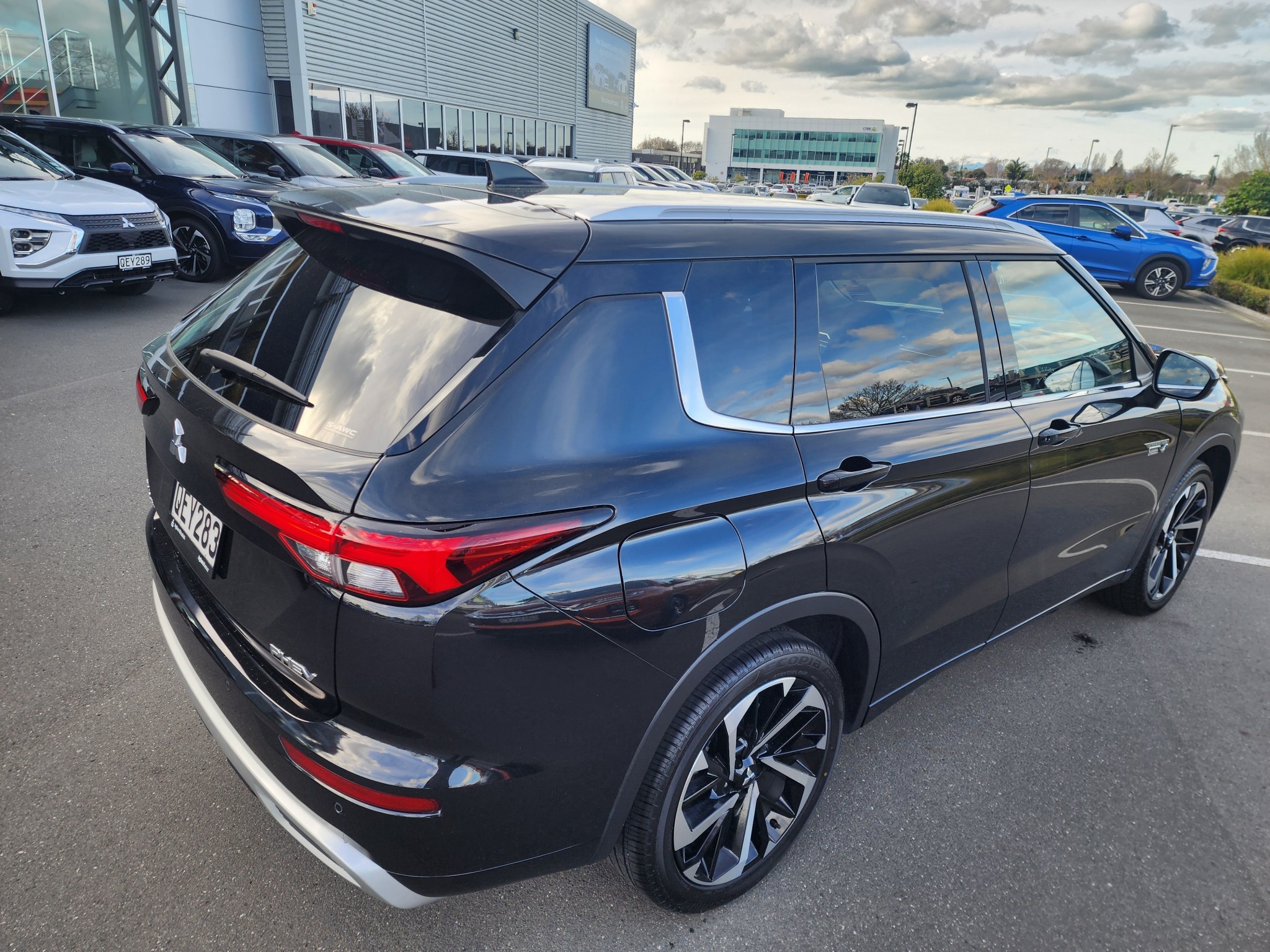 2023 Mitsubishi Outlander | VRX PHEV 4WD 7 Seat PLUG IN HYBRID SUV | 21727 | 6